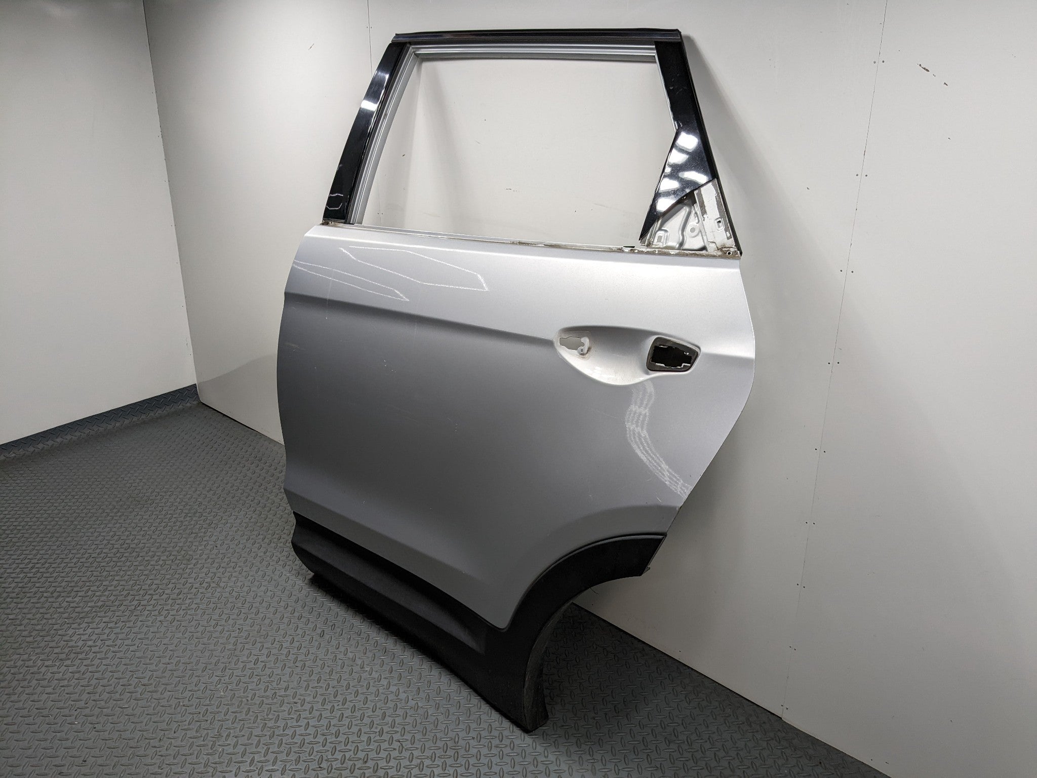 2013 - 2016 HYUNDAI SANTA FE OEM DOOR SHELL PANEL CIRCUIT SILVER REAR LEFT SIDE