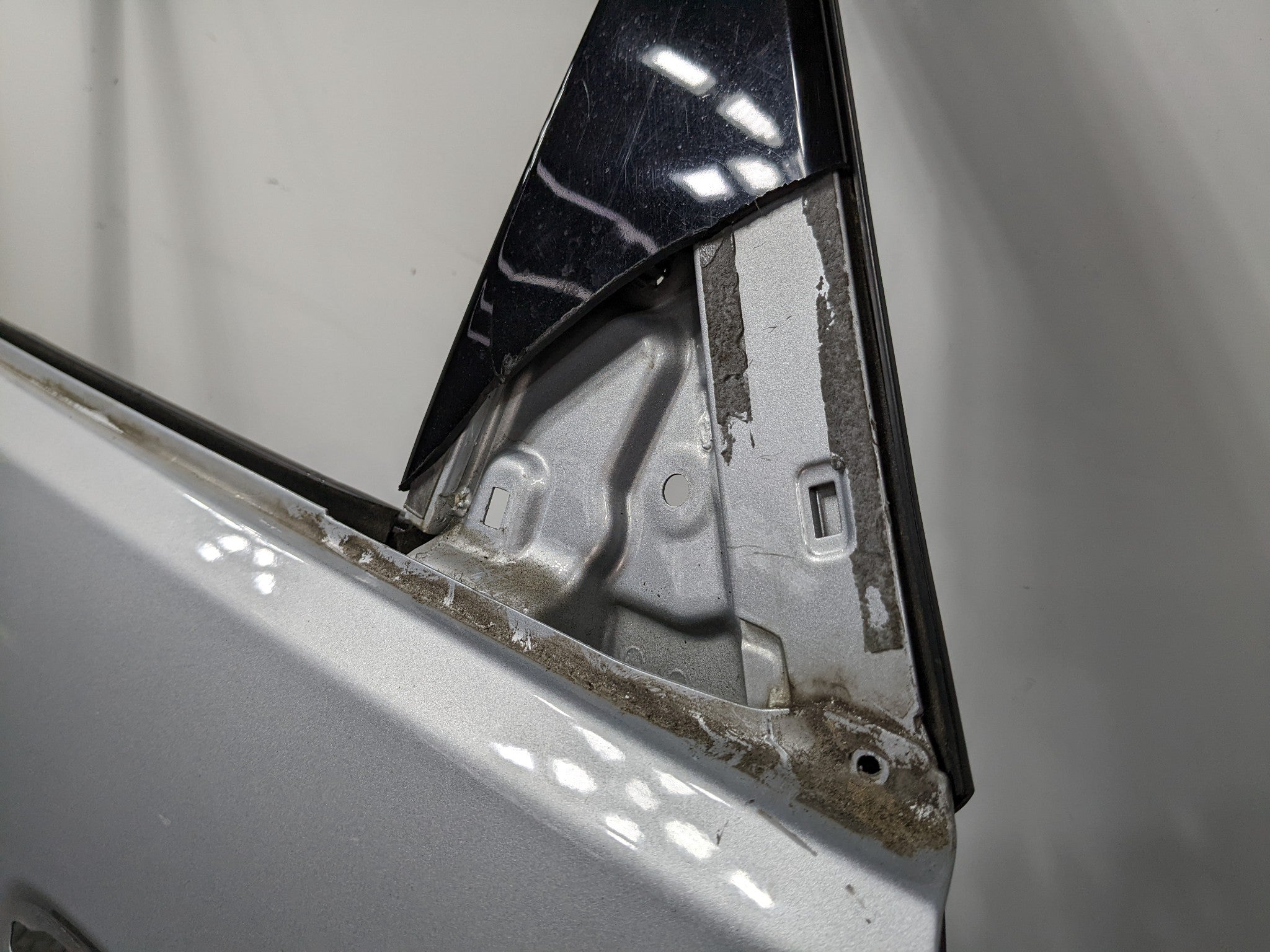 2013 - 2016 HYUNDAI SANTA FE OEM DOOR SHELL PANEL CIRCUIT SILVER REAR LEFT SIDE