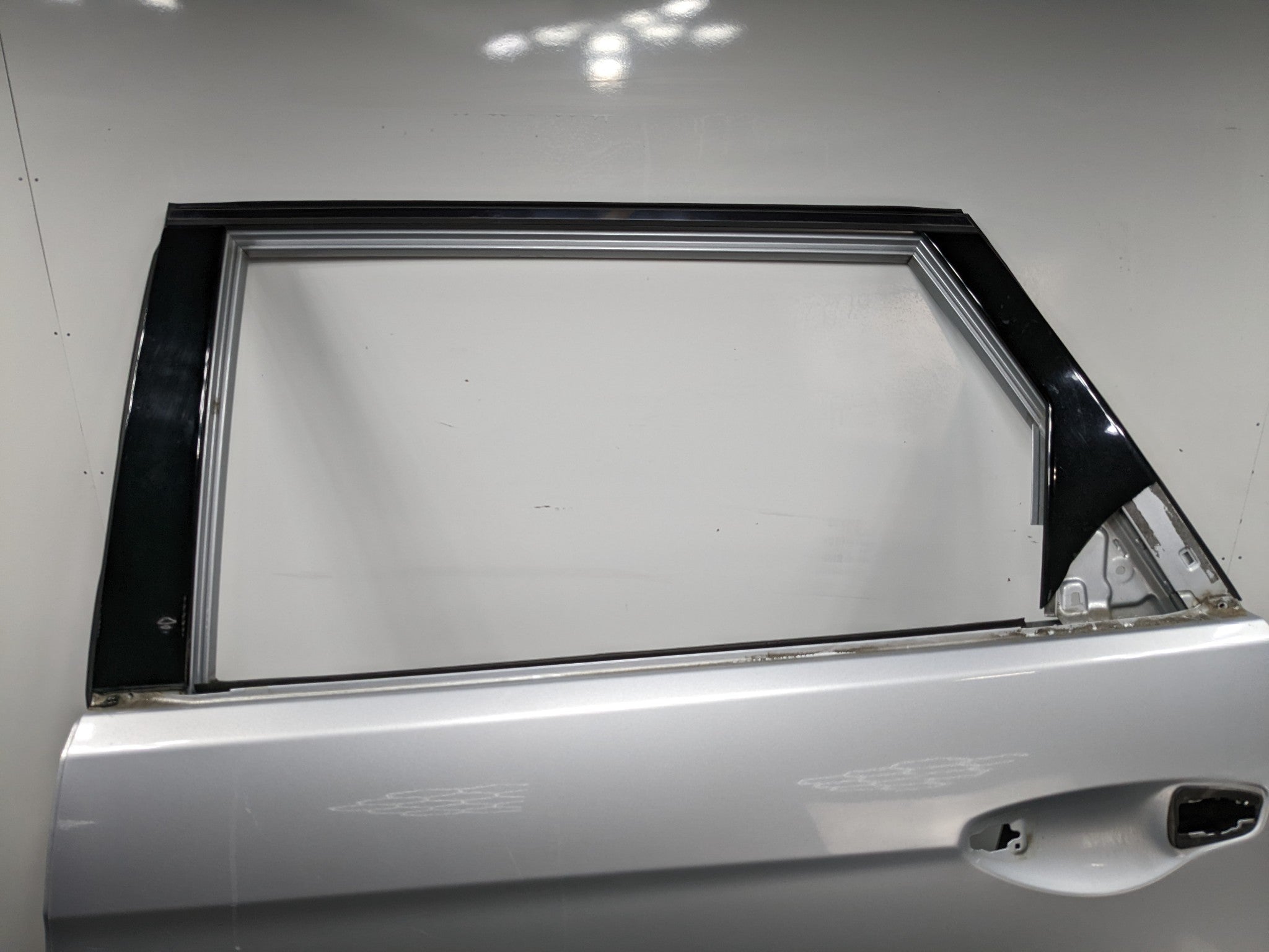 2013 - 2016 HYUNDAI SANTA FE OEM DOOR SHELL PANEL CIRCUIT SILVER REAR LEFT SIDE