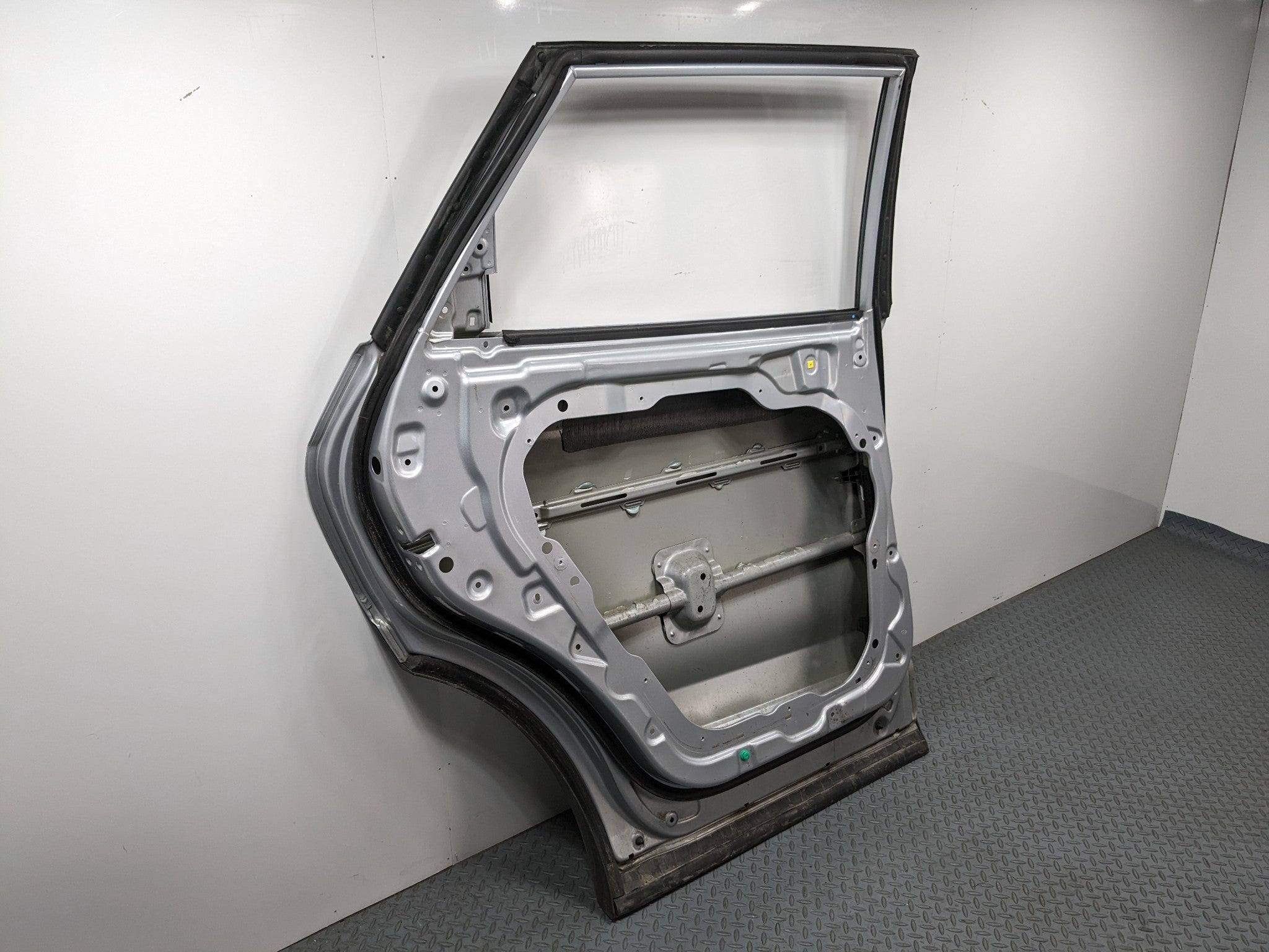 2013 - 2016 HYUNDAI SANTA FE OEM DOOR SHELL PANEL CIRCUIT SILVER REAR LEFT SIDE