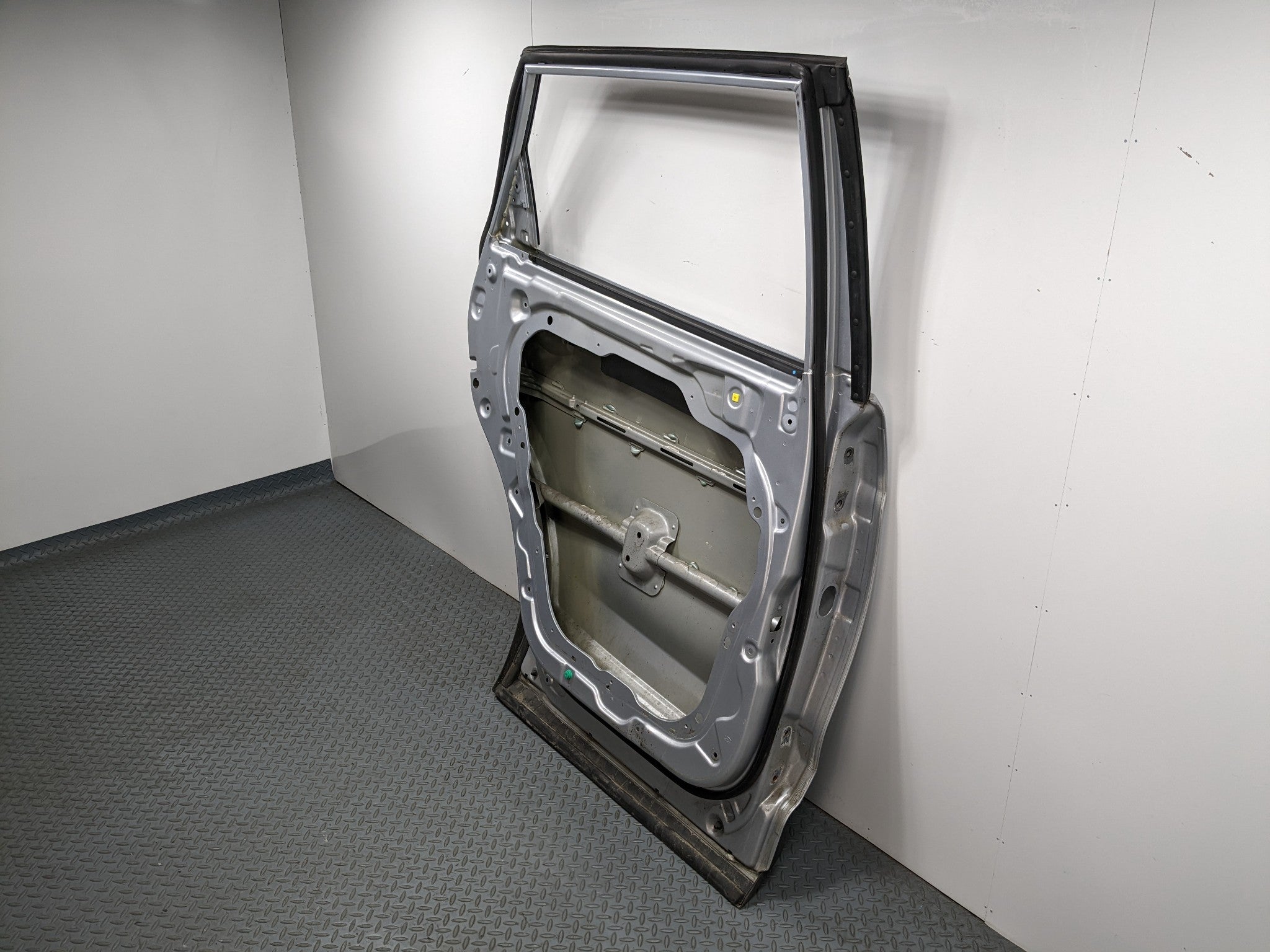 2013 - 2016 HYUNDAI SANTA FE OEM DOOR SHELL PANEL CIRCUIT SILVER REAR LEFT SIDE
