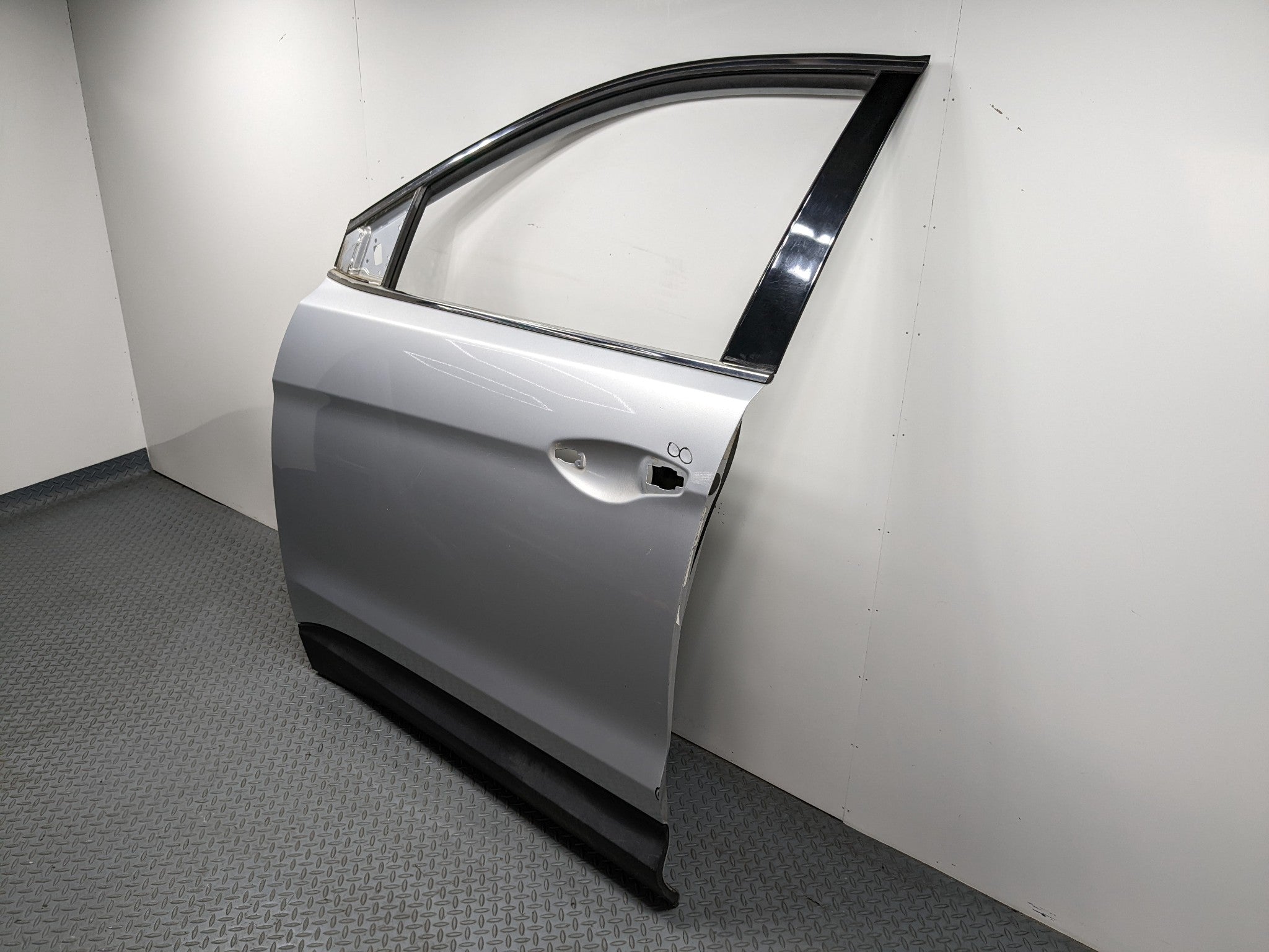 2013 - 2016 HYUNDAI SANTA FE OEM DOOR SHELL PANEL CIRCUIT SILVER FRONT LEFT SIDE