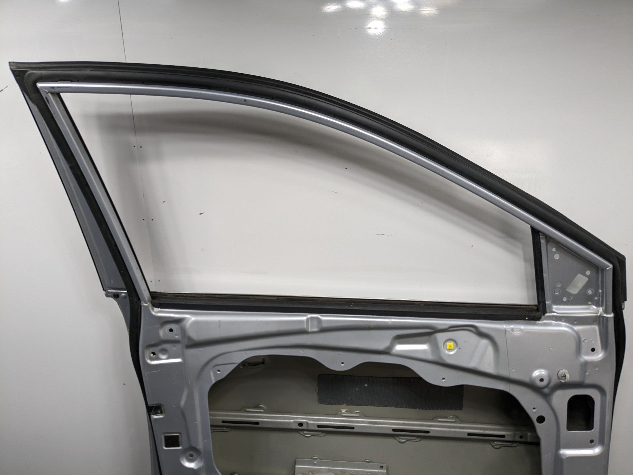 2013 - 2016 HYUNDAI SANTA FE OEM DOOR SHELL PANEL CIRCUIT SILVER FRONT LEFT SIDE