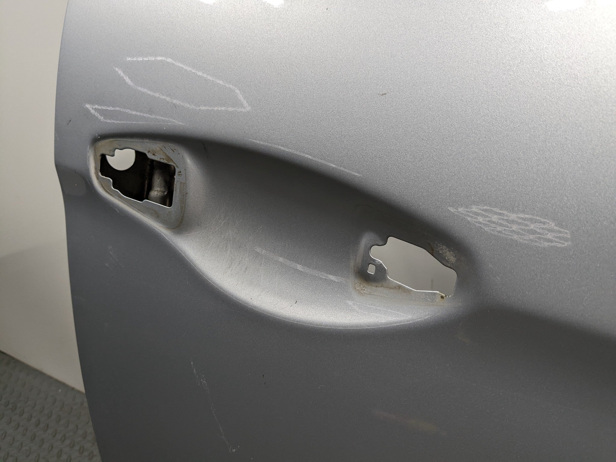 2013 - 2016 HYUNDAI SANTA FE OEM DOOR SHELL PANEL CIRCUIT SILVER FRONT RIGHT