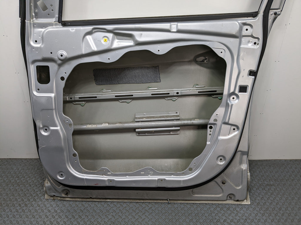 2013 - 2016 HYUNDAI SANTA FE OEM DOOR SHELL PANEL CIRCUIT SILVER FRONT RIGHT