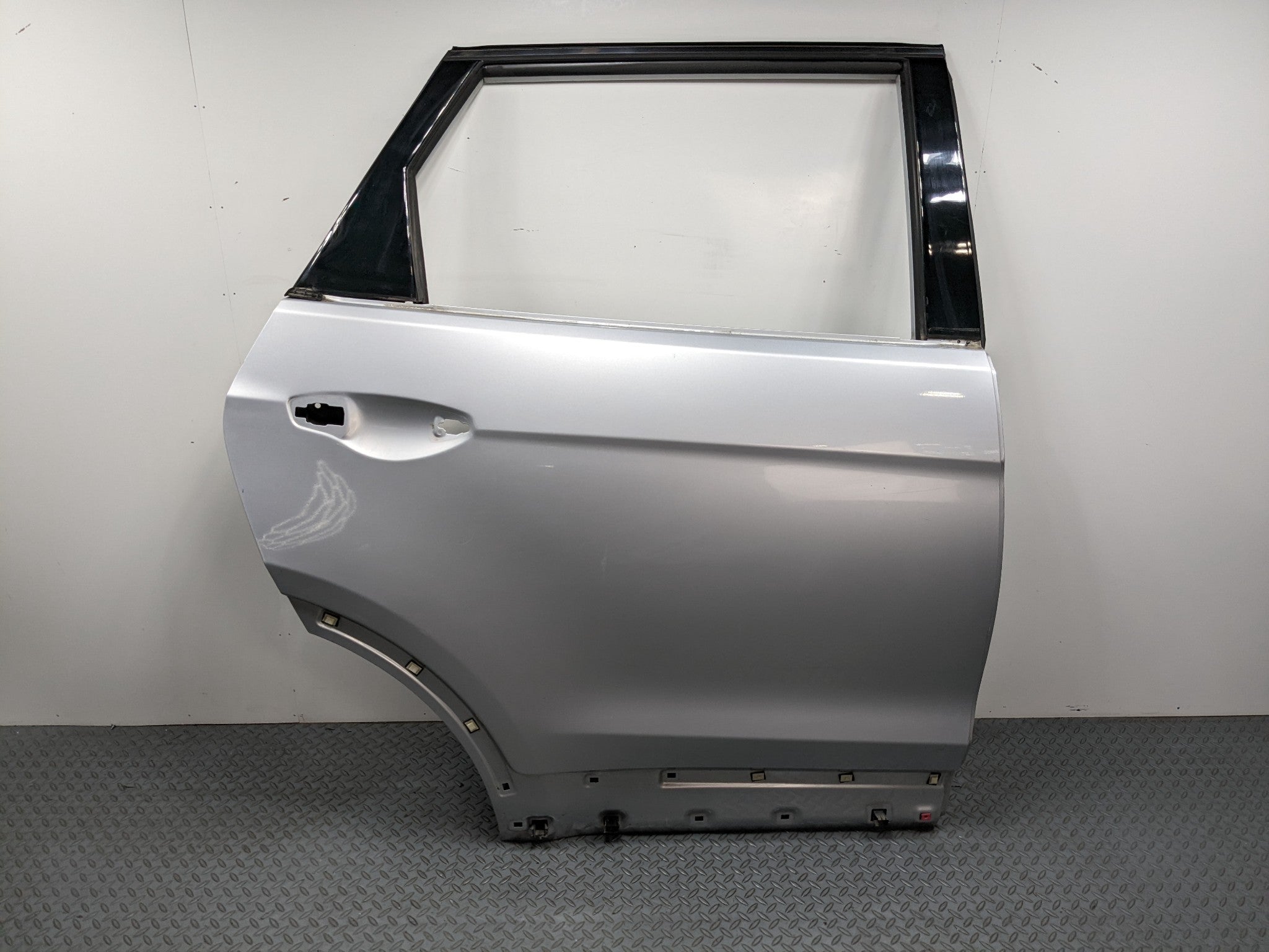 2013 - 2016 HYUNDAI SANTA FE OEM DOOR SHELL PANEL CIRCUIT SILVER REAR RIGHT SIDE