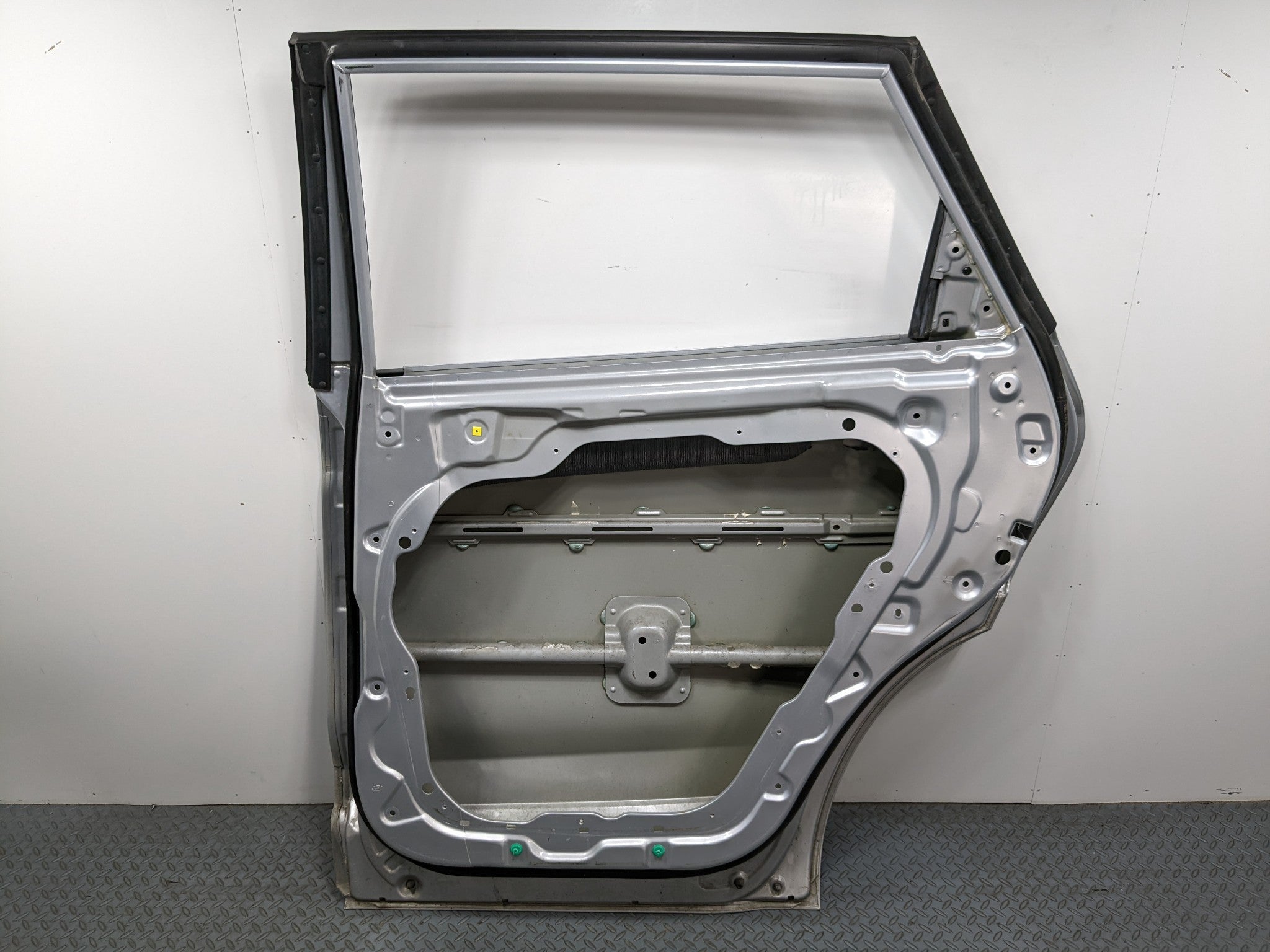 2013 - 2016 HYUNDAI SANTA FE OEM DOOR SHELL PANEL CIRCUIT SILVER REAR RIGHT SIDE