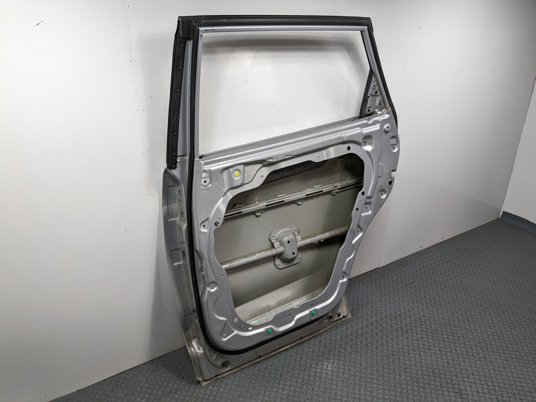 2013 - 2016 HYUNDAI SANTA FE OEM DOOR SHELL PANEL CIRCUIT SILVER REAR RIGHT SIDE
