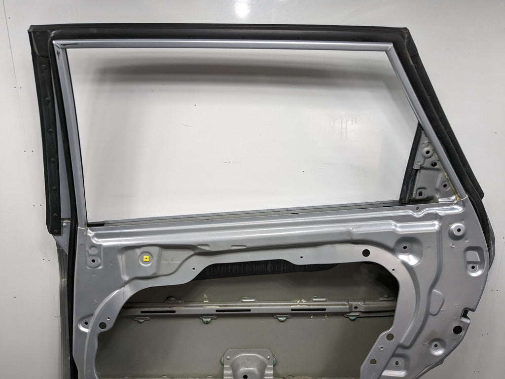 2013 - 2016 HYUNDAI SANTA FE OEM DOOR SHELL PANEL CIRCUIT SILVER REAR RIGHT SIDE