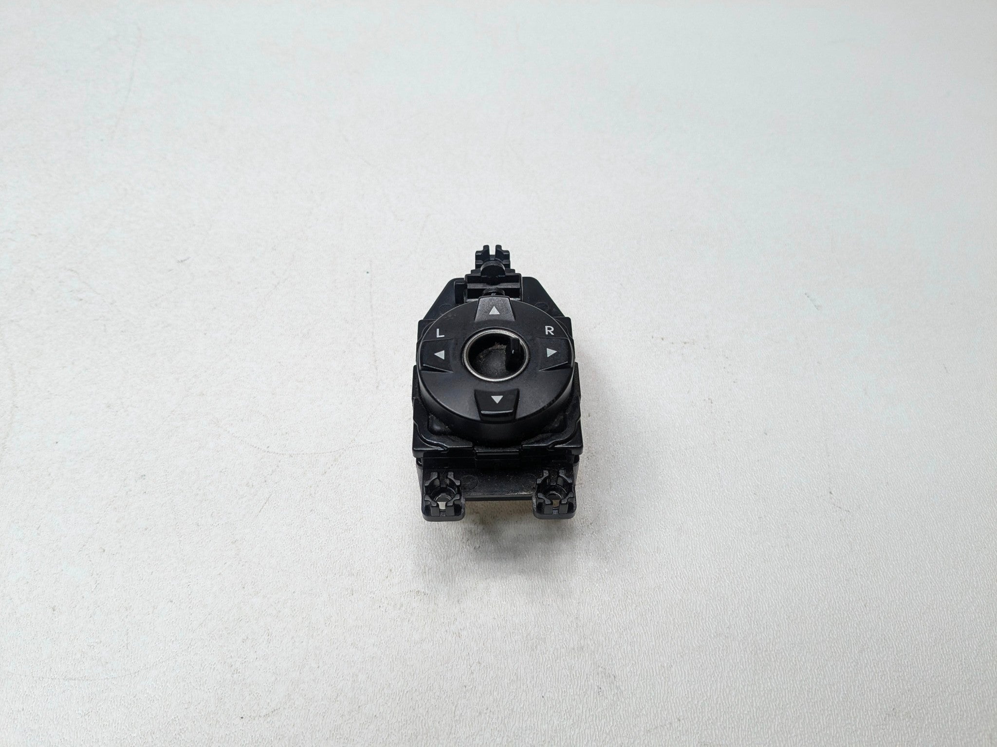 2013 - 2016 HYUNDAI SANTA FE OEM MIRROR CONTROL SWITCH FRONT LEFT DRIVER'S DOOR