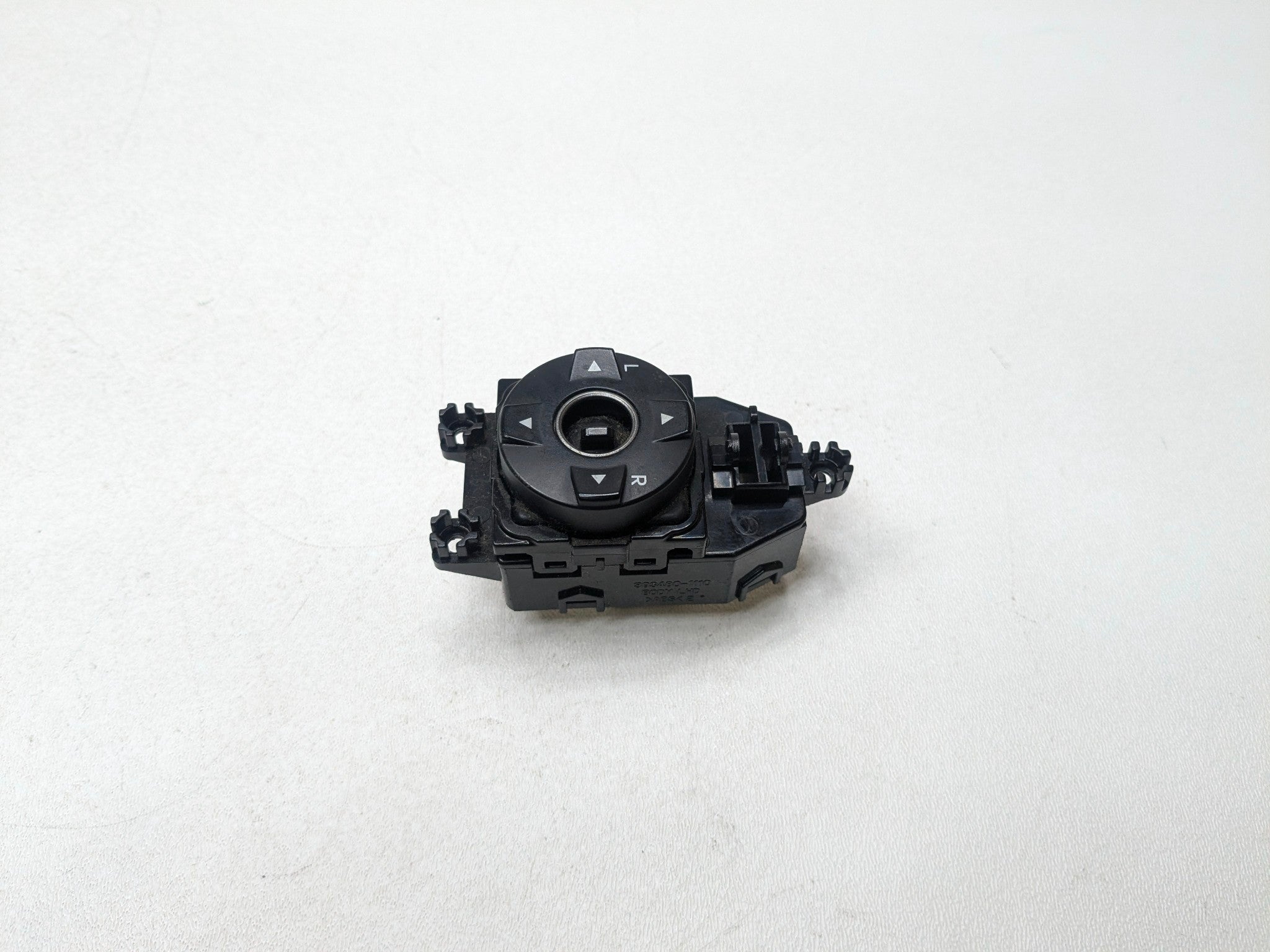 2013 - 2016 HYUNDAI SANTA FE OEM MIRROR CONTROL SWITCH FRONT LEFT DRIVER'S DOOR