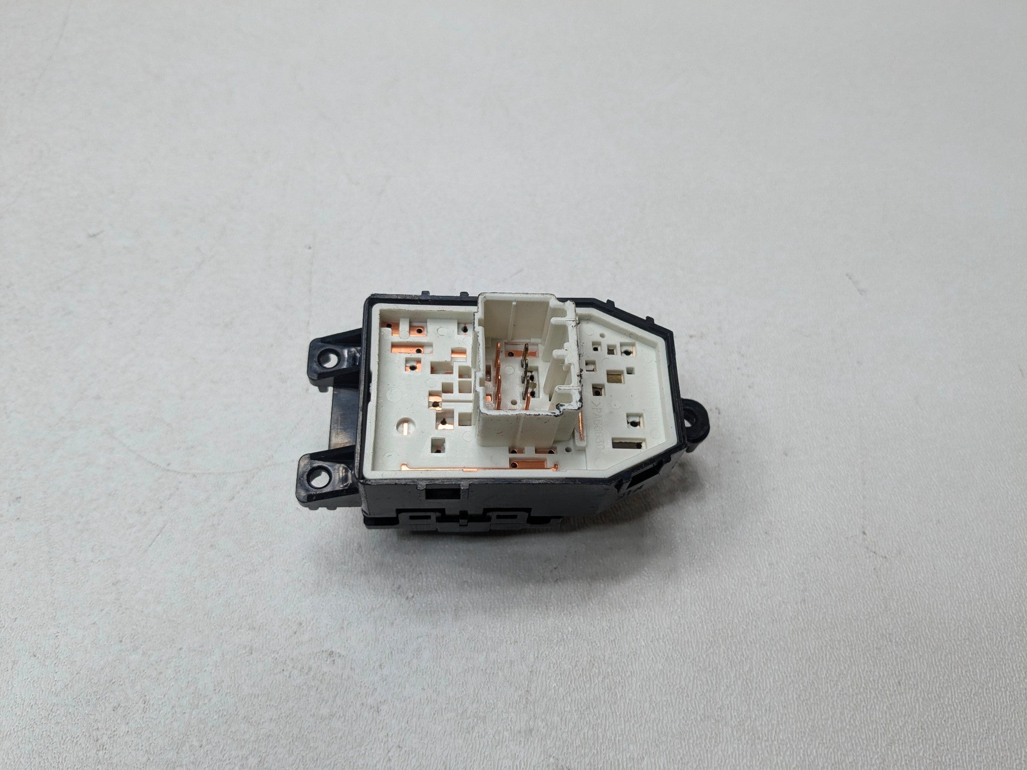 2013 - 2016 HYUNDAI SANTA FE OEM MIRROR CONTROL SWITCH FRONT LEFT DRIVER'S DOOR
