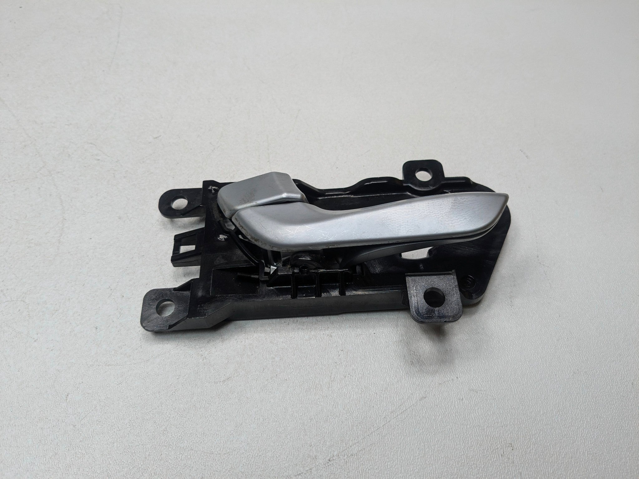 2013 - 2016 HYUNDAI SANTA FE OEM INTERIOR DOOR HANDLE FRONT LEFT DRIVER SIDE