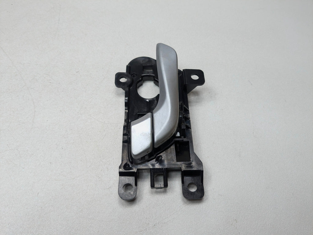 2013 - 2016 HYUNDAI SANTA FE OEM INTERIOR DOOR HANDLE FRONT LEFT DRIVER SIDE