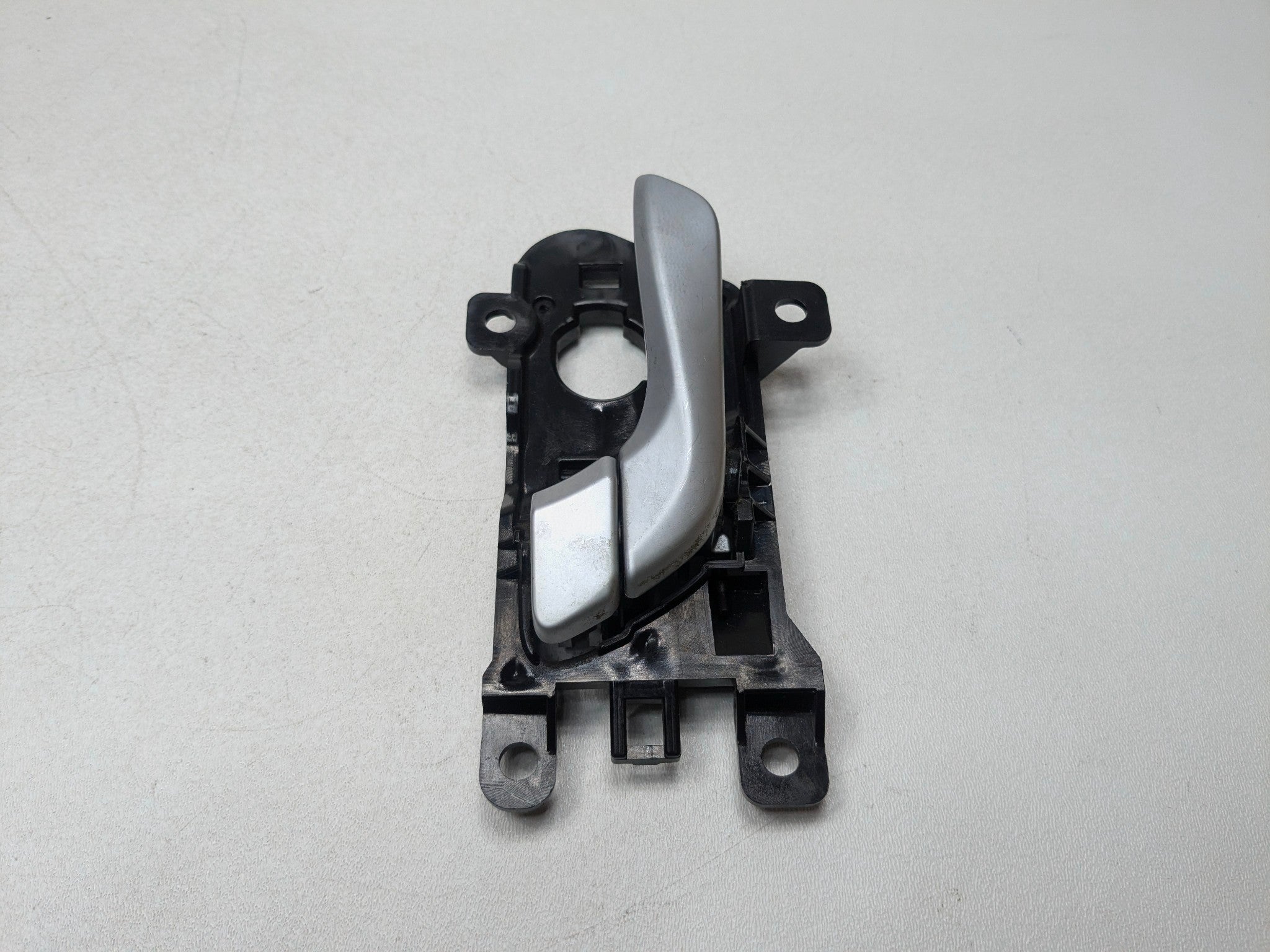 2013 - 2016 HYUNDAI SANTA FE OEM INTERIOR DOOR HANDLE FRONT LEFT DRIVER SIDE