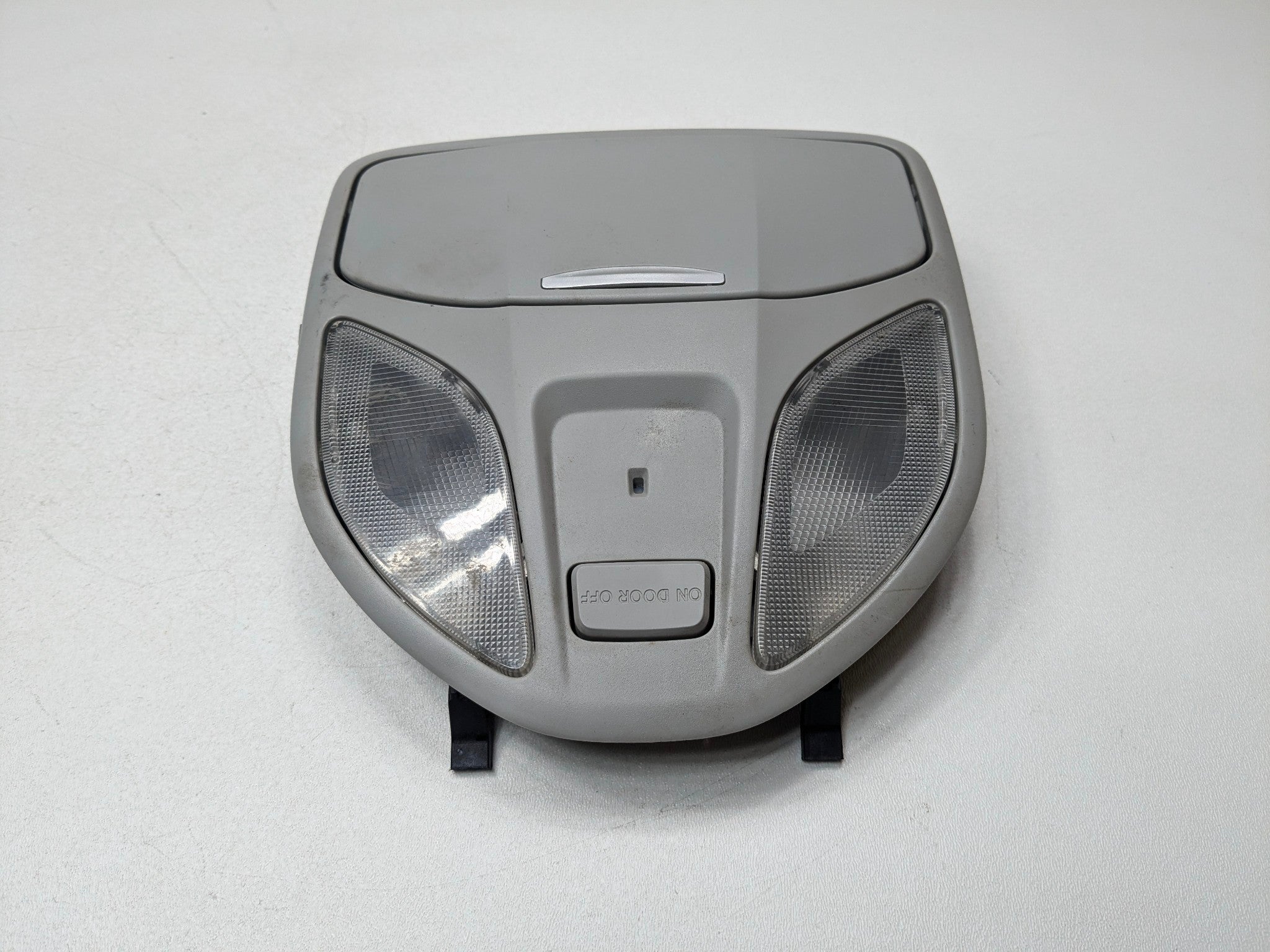 2013 - 2016 HYUNDAI SANTA FE OEM OVERHEAD CONSOLE GRAY MAP DOME LIGHT LAMP FRONT