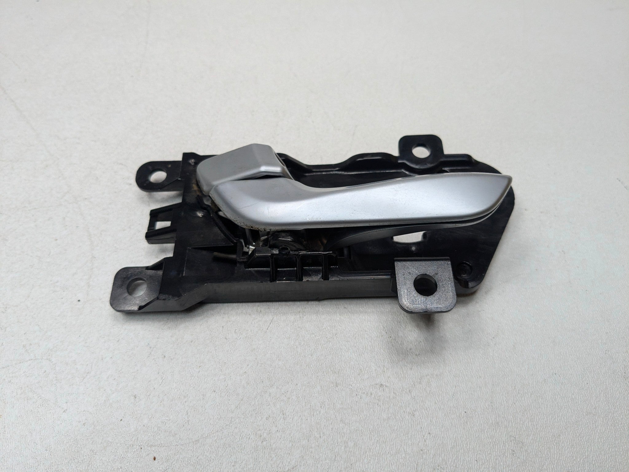 2013 - 2016 HYUNDAI SANTA FE OEM INTERIOR DOOR HANDLE REAR LEFT DRIVER SIDE