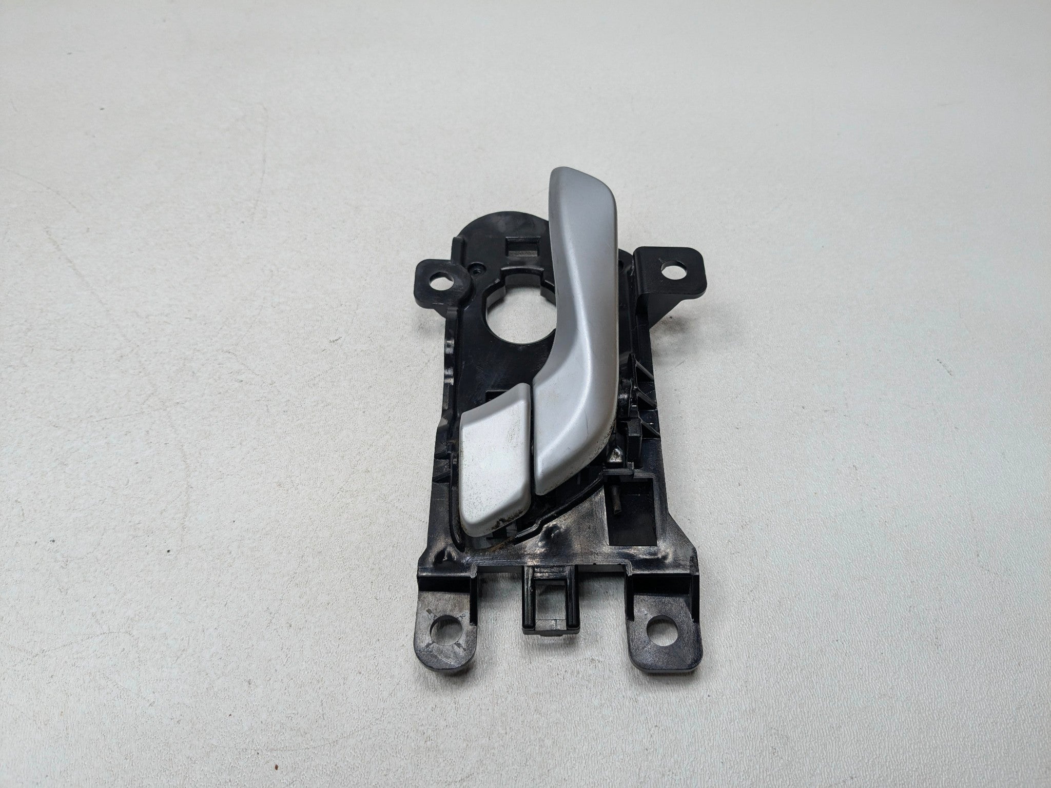 2013 - 2016 HYUNDAI SANTA FE OEM INTERIOR DOOR HANDLE REAR LEFT DRIVER SIDE