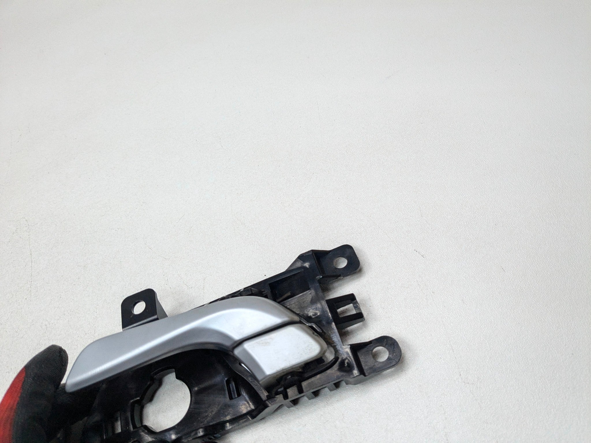 2013 - 2016 HYUNDAI SANTA FE OEM INTERIOR DOOR HANDLE REAR LEFT DRIVER SIDE