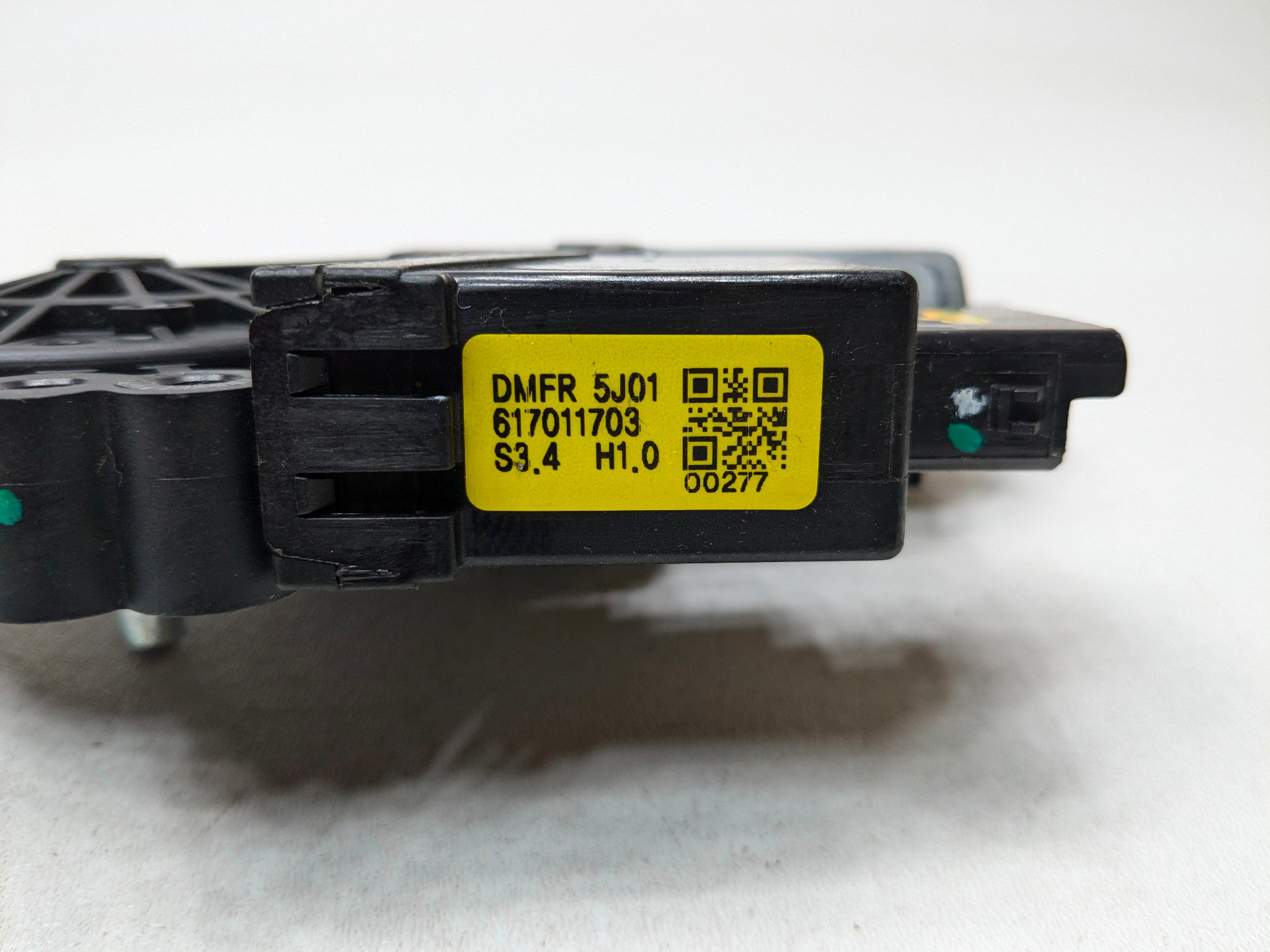 2013 - 2016 HYUNDAI SANTA FE OEM POWER WINDOW MOTOR FRONT RIGHT PASSENGER SIDE