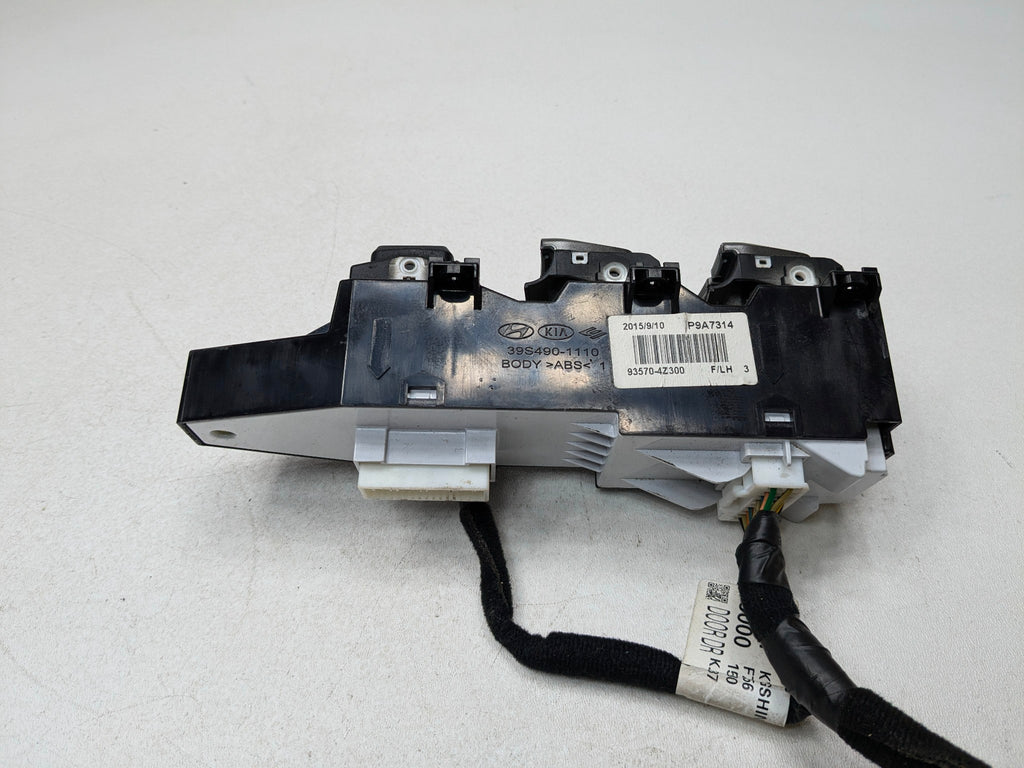 13 - 16 HYUNDAI SANTA FE OEM DOOR WINDOW CONTROL SWITCH FRONT LEFT DRIVER SIDE