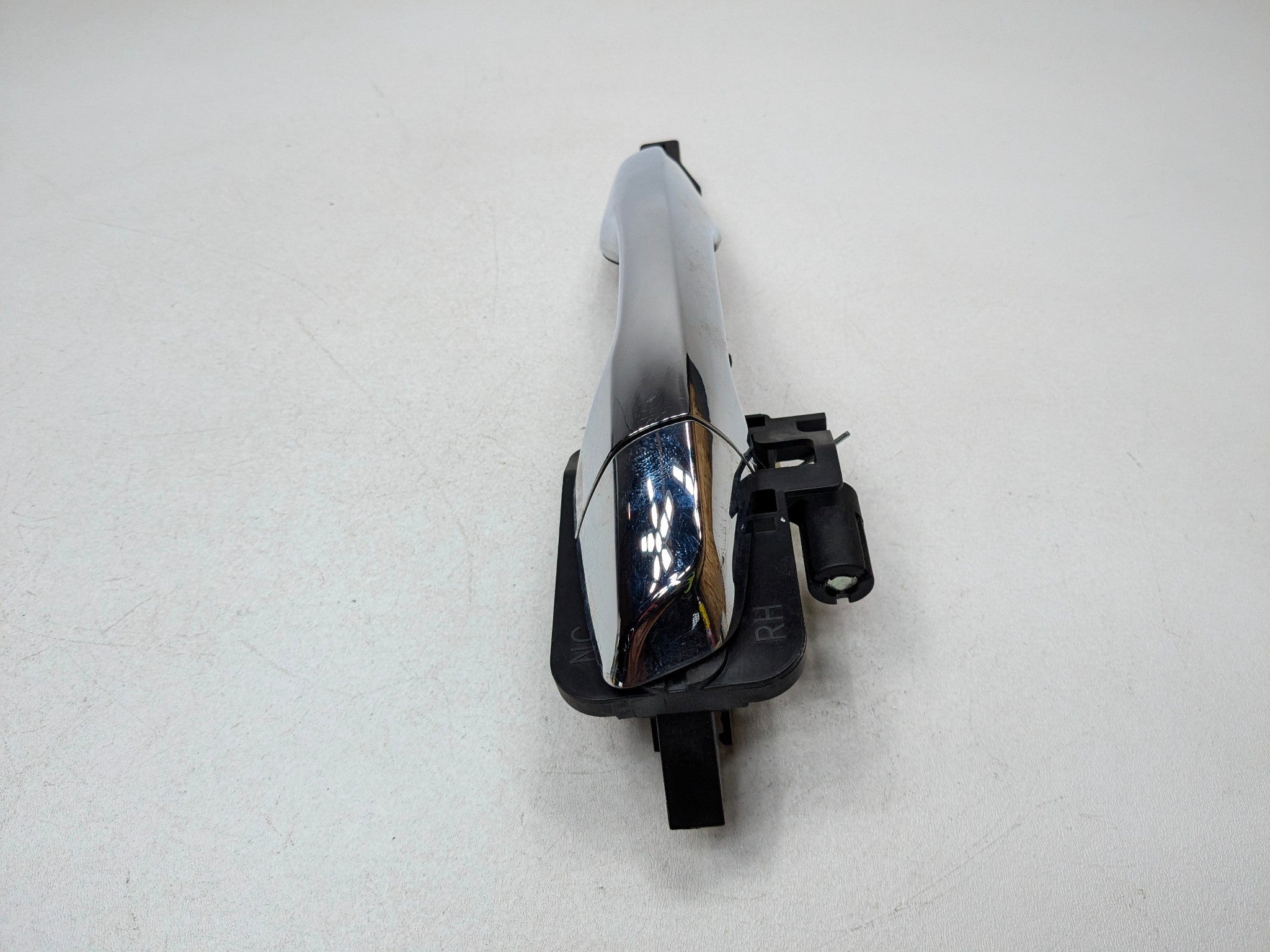 2013 - 2016 HYUNDAI SANTA FE OEM EXTERIOR DOOR HANDLE REAR RIGHT PASSENGER SIDE