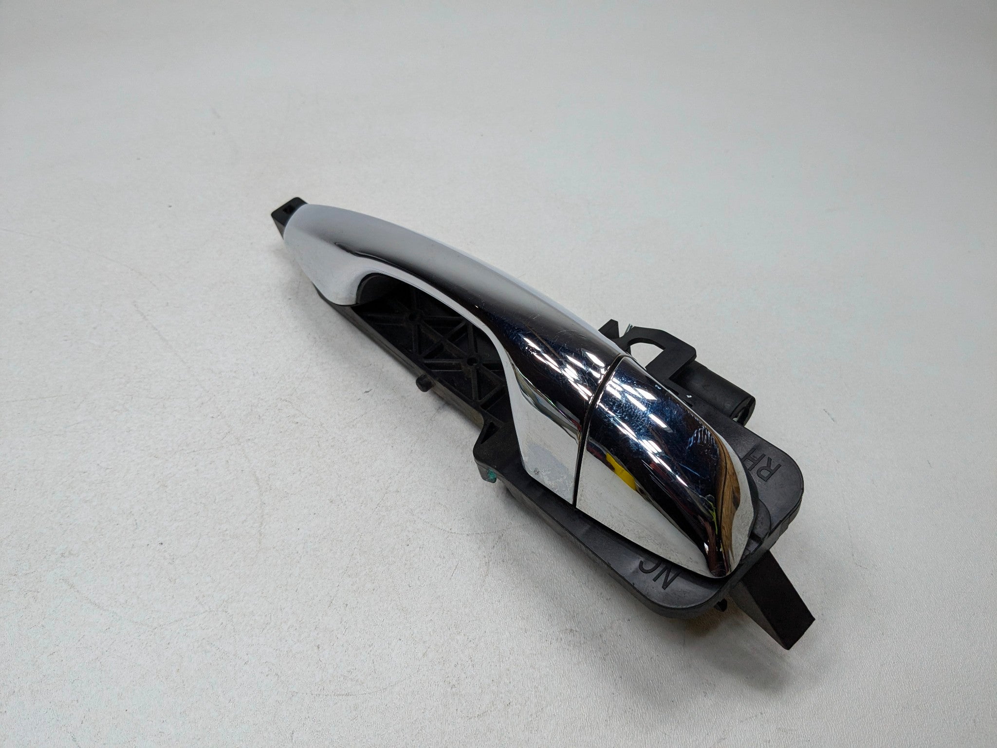 2013 - 2016 HYUNDAI SANTA FE OEM EXTERIOR DOOR HANDLE REAR RIGHT PASSENGER SIDE