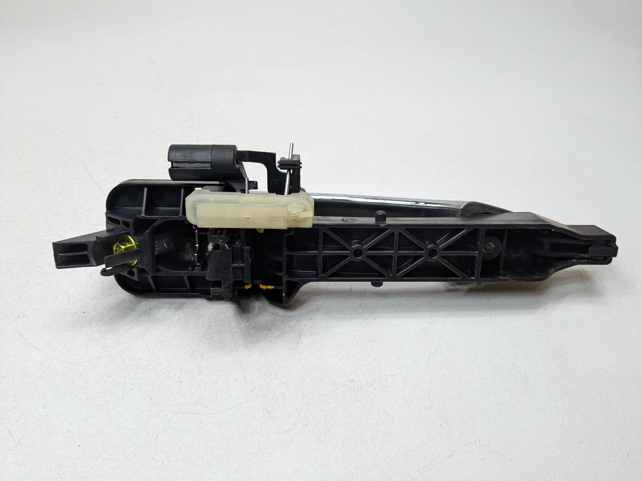2013 - 2016 HYUNDAI SANTA FE OEM EXTERIOR DOOR HANDLE REAR RIGHT PASSENGER SIDE