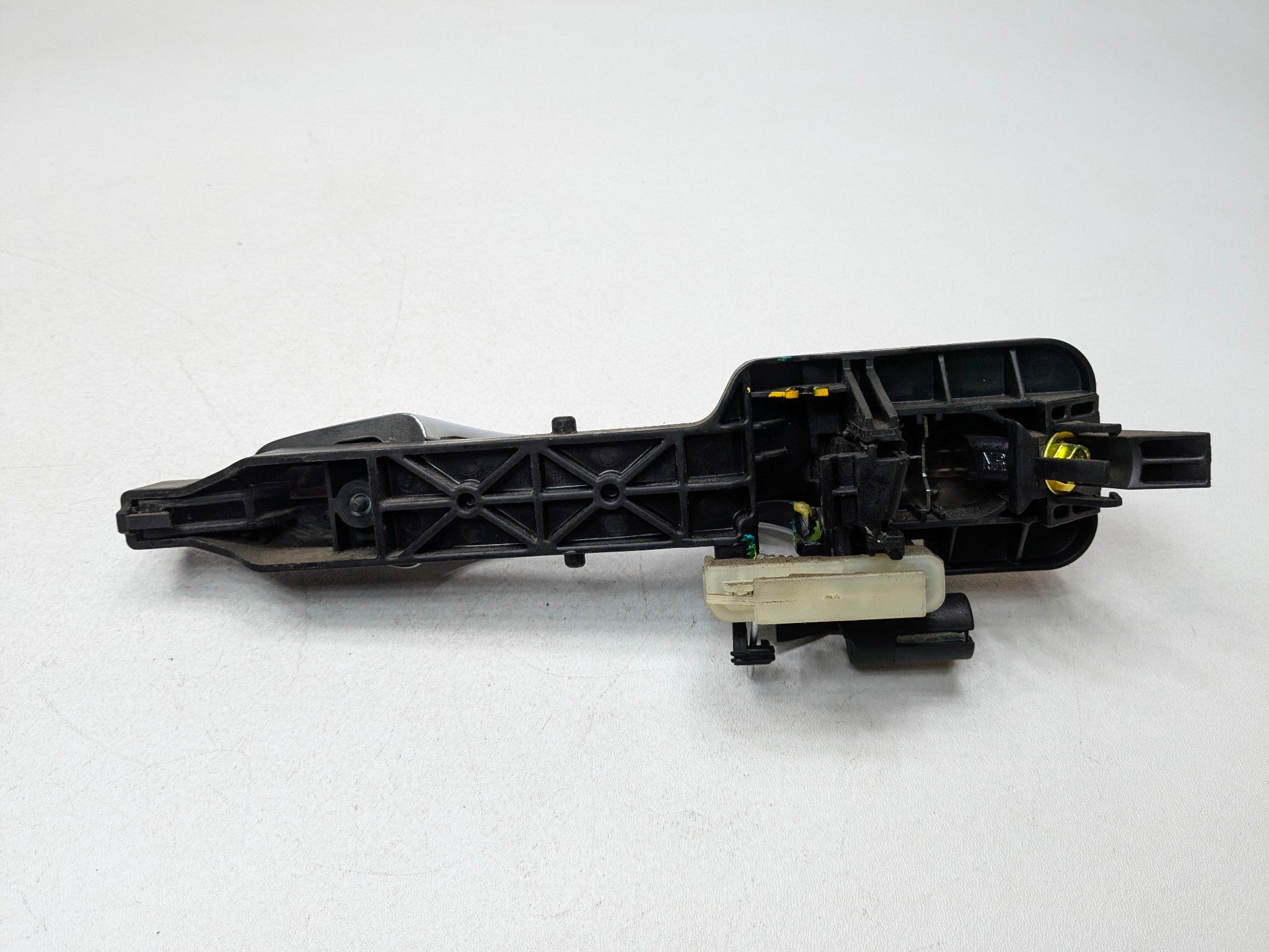 2013 - 2016 HYUNDAI SANTA FE OEM EXTERIOR DOOR HANDLE REAR RIGHT PASSENGER SIDE