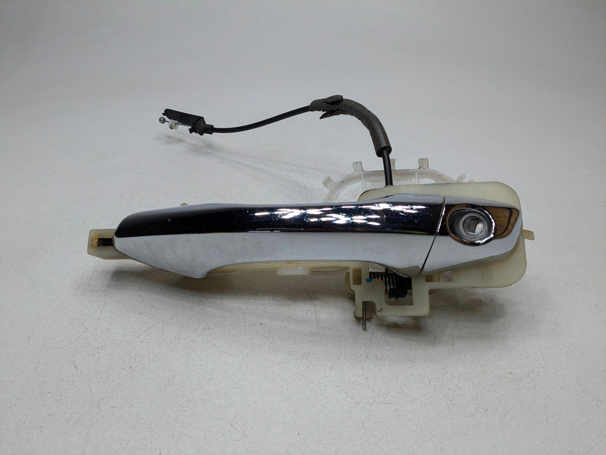 2013 - 2016 HYUNDAI SANTA FE OEM EXTERIOR DOOR HANDLE FRONT LEFT DRIVER SIDE