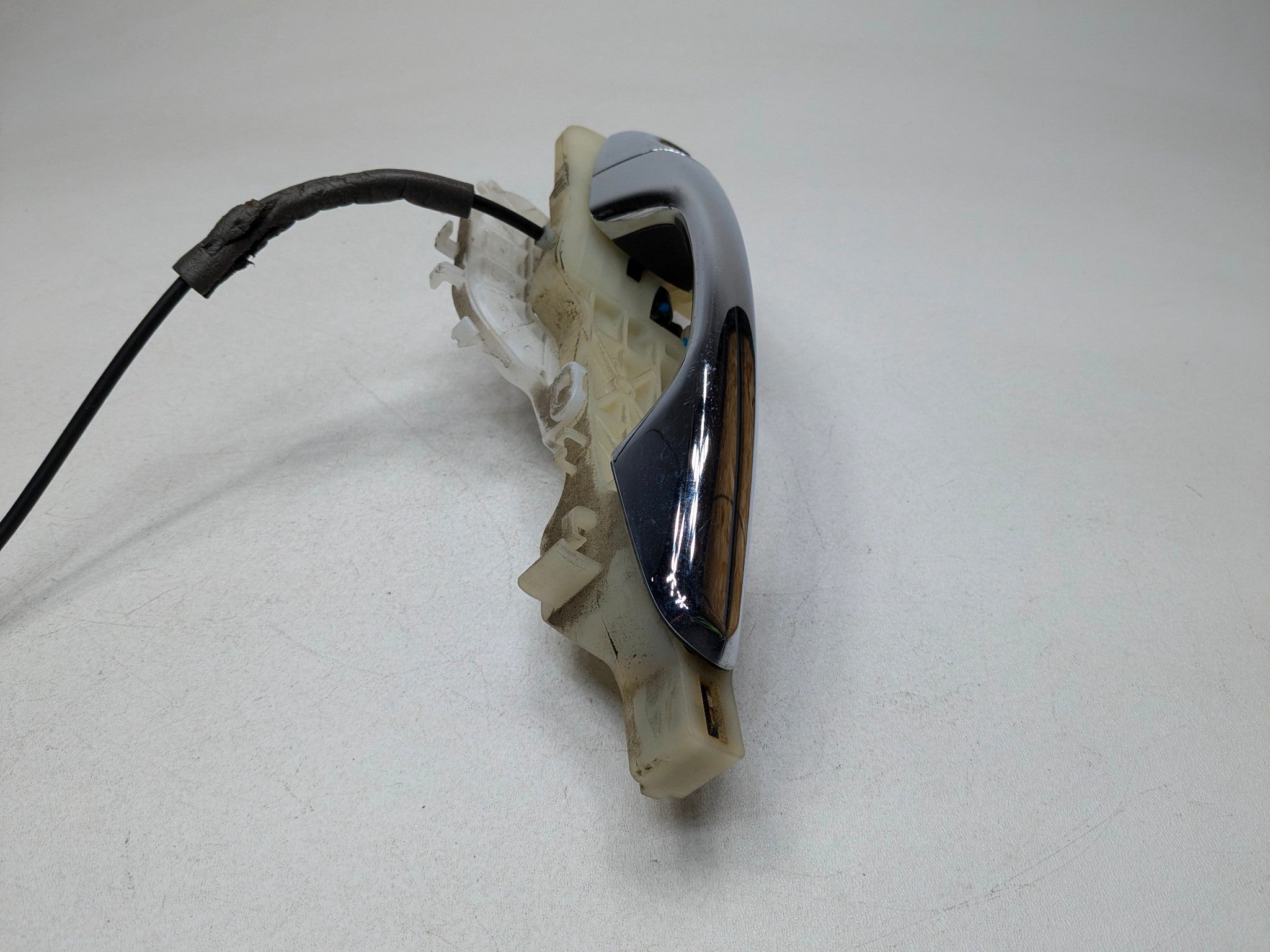 2013 - 2016 HYUNDAI SANTA FE OEM EXTERIOR DOOR HANDLE FRONT LEFT DRIVER SIDE