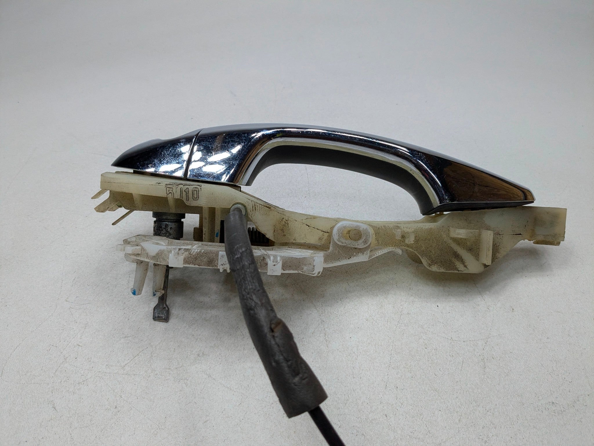 2013 - 2016 HYUNDAI SANTA FE OEM EXTERIOR DOOR HANDLE FRONT LEFT DRIVER SIDE
