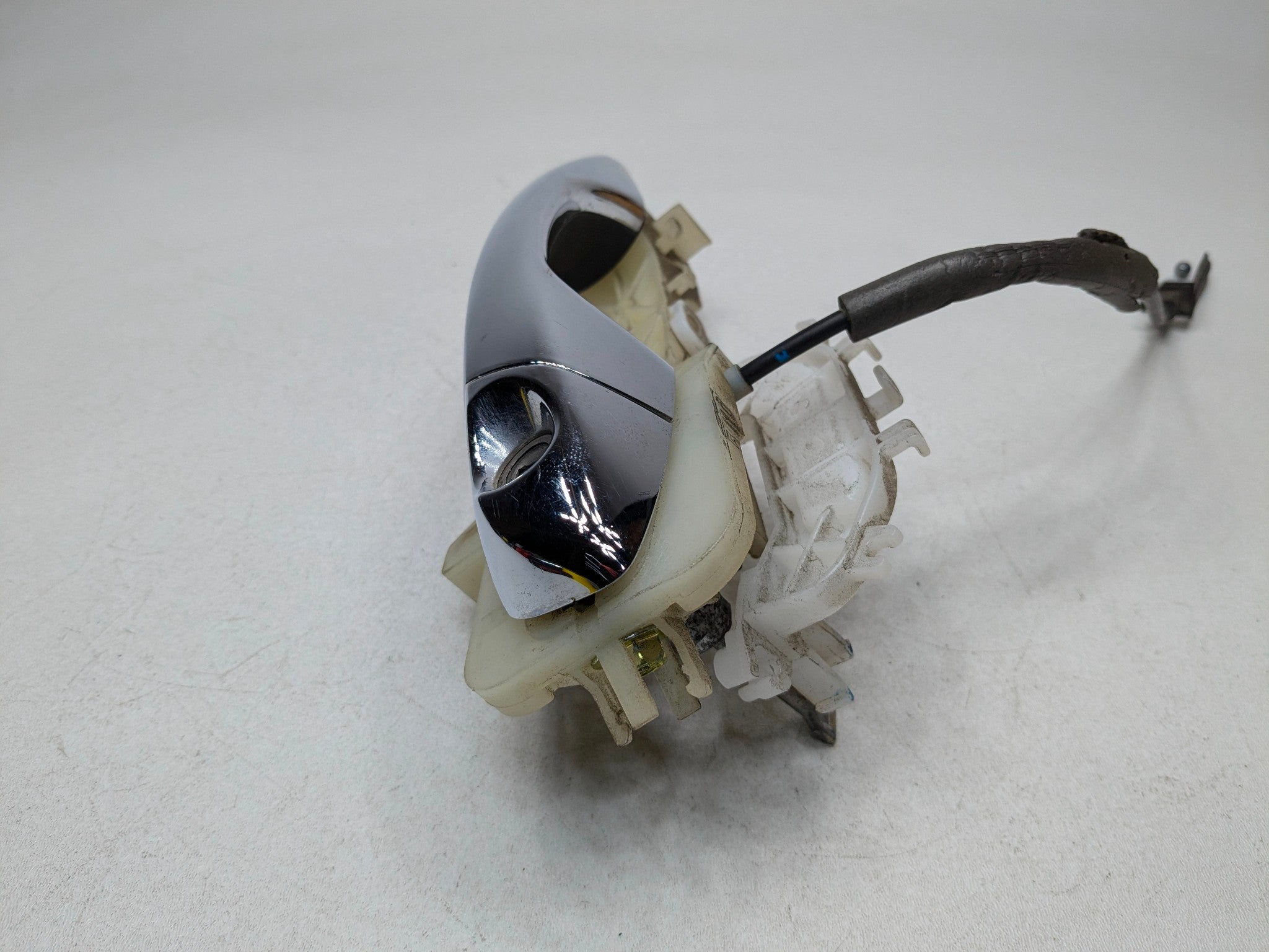 2013 - 2016 HYUNDAI SANTA FE OEM EXTERIOR DOOR HANDLE FRONT LEFT DRIVER SIDE