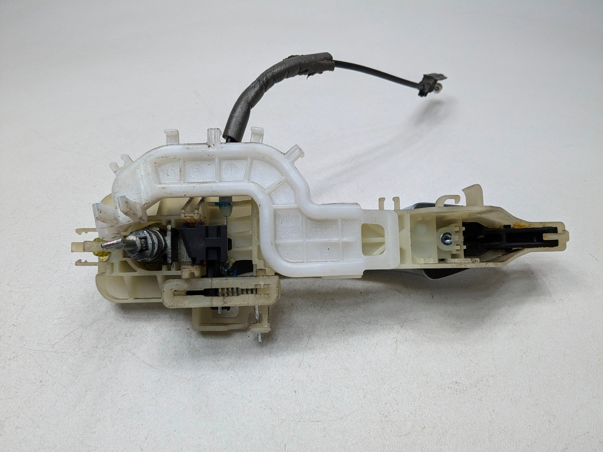 2013 - 2016 HYUNDAI SANTA FE OEM EXTERIOR DOOR HANDLE FRONT LEFT DRIVER SIDE