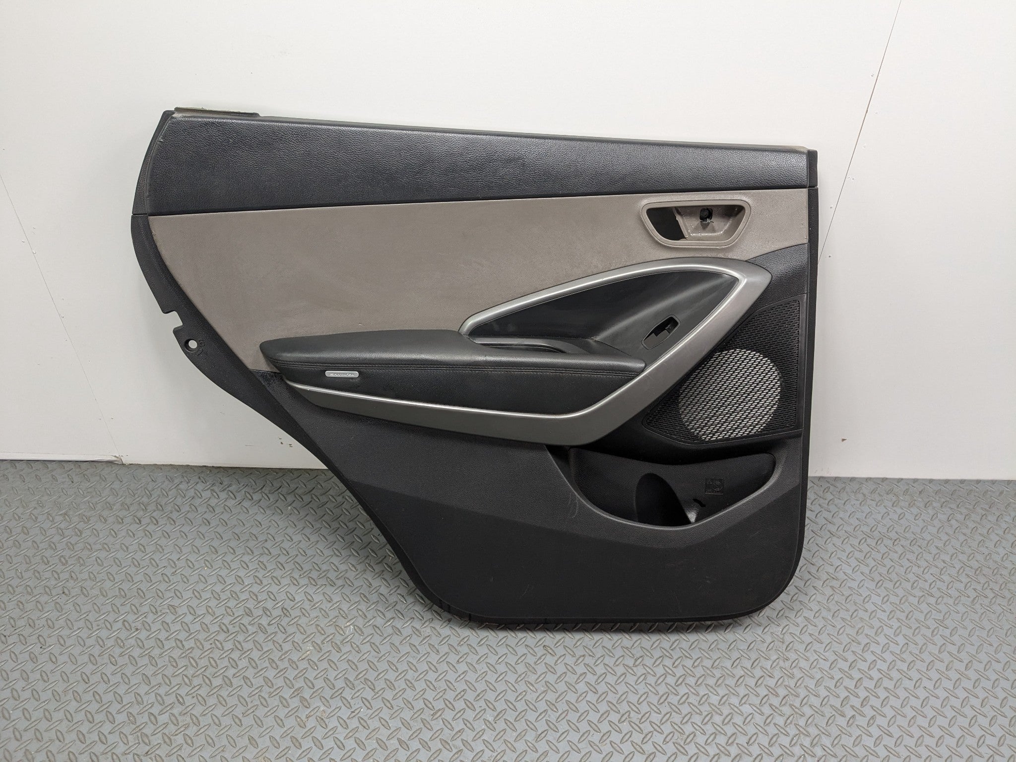 2013 - 2016 HYUNDAI SANTA FE OEM INTERIOR DOOR TRIM PANEL REAR LEFT DRIVER SIDE