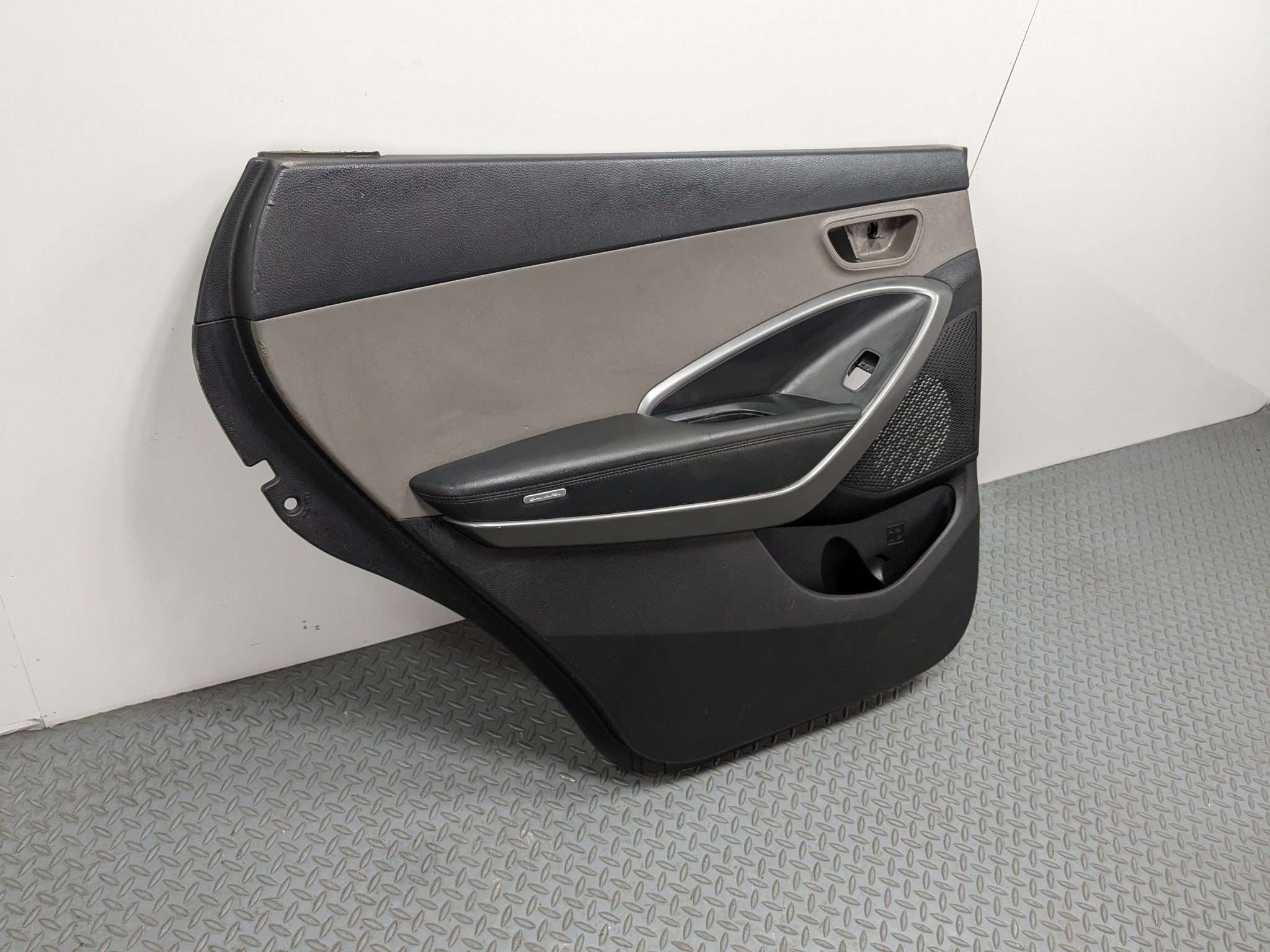 2013 - 2016 HYUNDAI SANTA FE OEM INTERIOR DOOR TRIM PANEL REAR LEFT DRIVER SIDE
