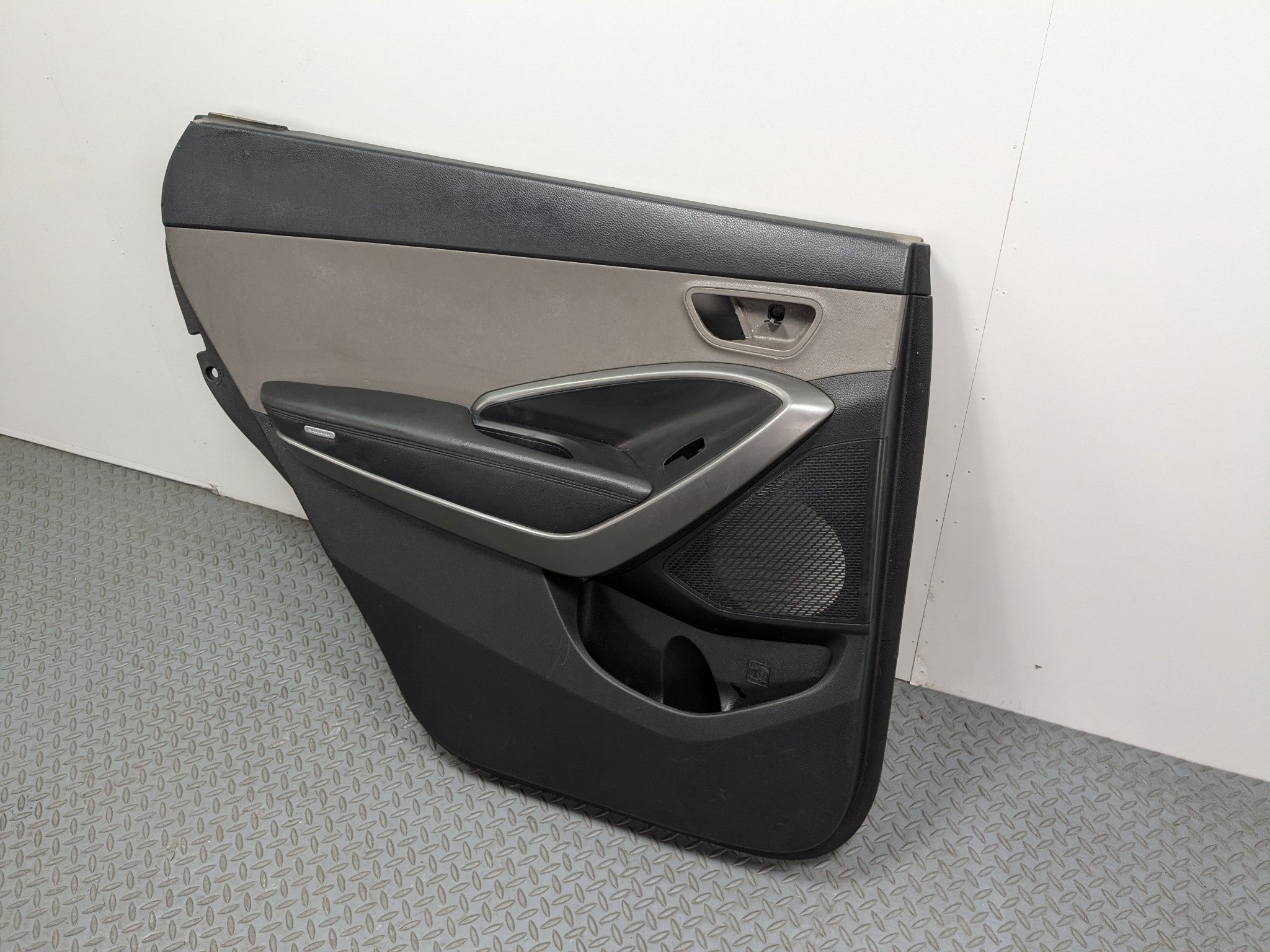 2013 - 2016 HYUNDAI SANTA FE OEM INTERIOR DOOR TRIM PANEL REAR LEFT DRIVER SIDE