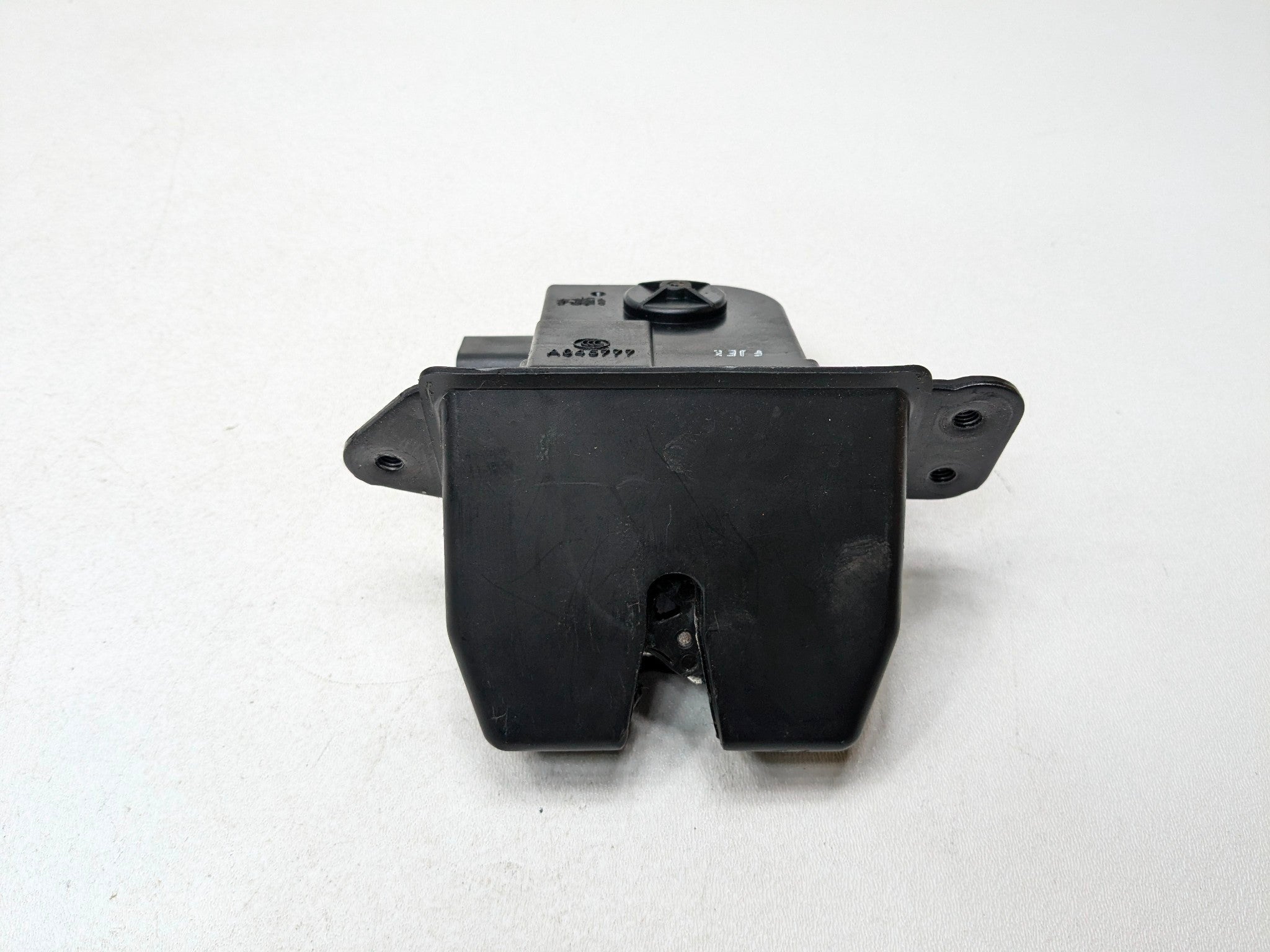 2013 - 2016 HYUNDAI SANTA FE OEM TRUNK LID LATCH LOCK RELEASE ACTUATOR REAR