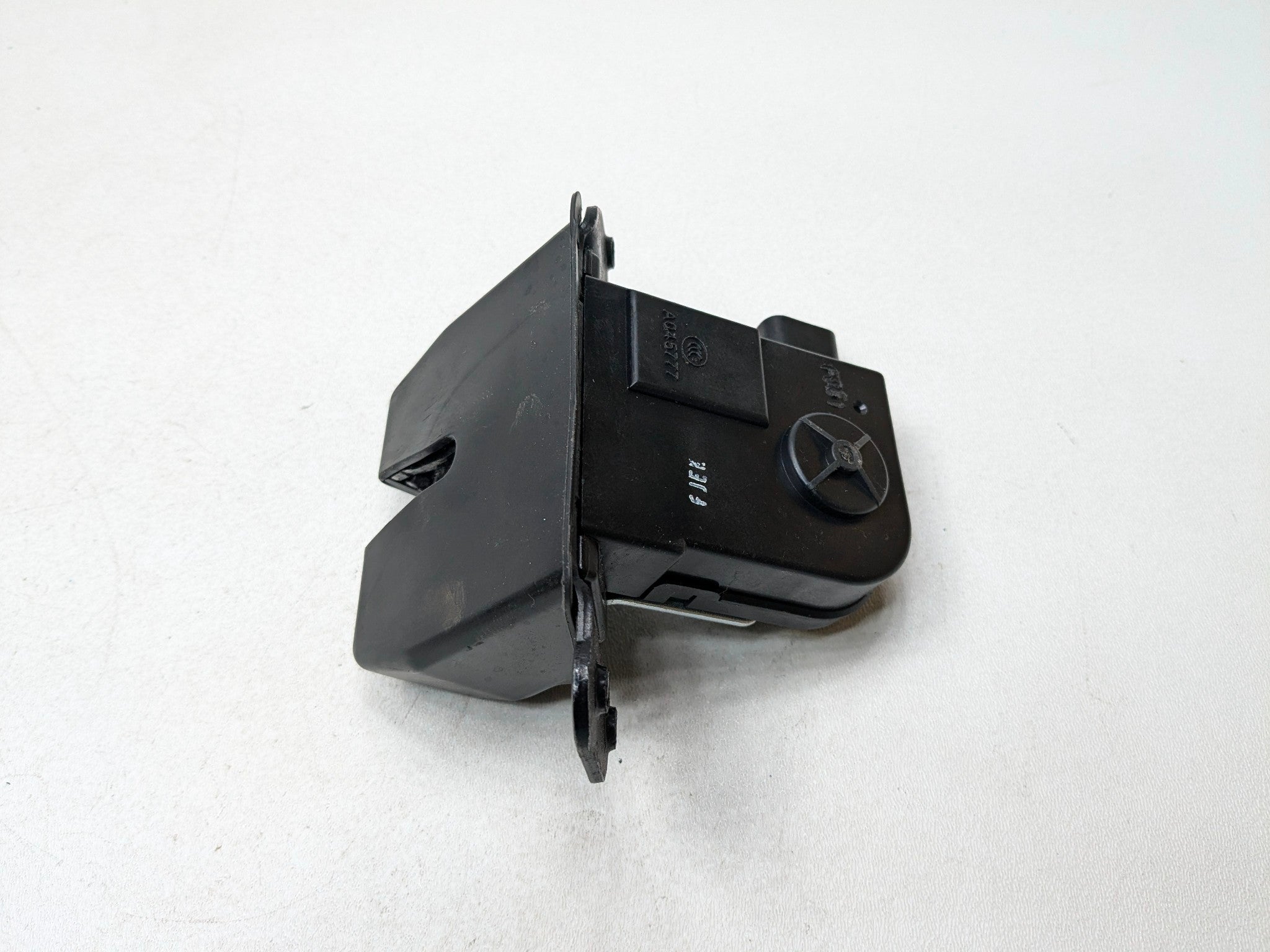 2013 - 2016 HYUNDAI SANTA FE OEM TRUNK LID LATCH LOCK RELEASE ACTUATOR REAR