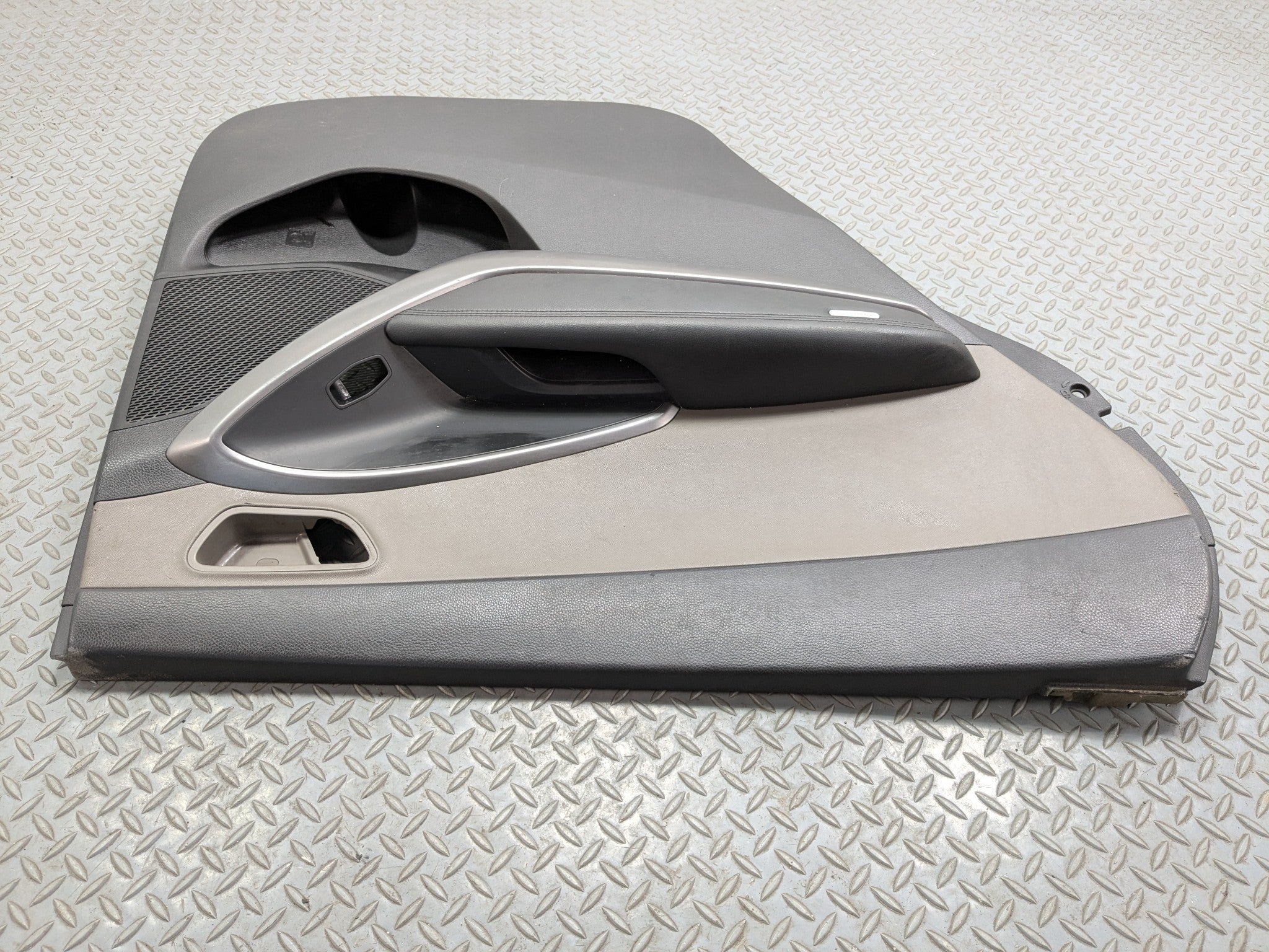 2013 - 2016 HYUNDAI SANTA FE OEM INTERIOR DOOR TRIM PANEL REAR LEFT DRIVER SIDE