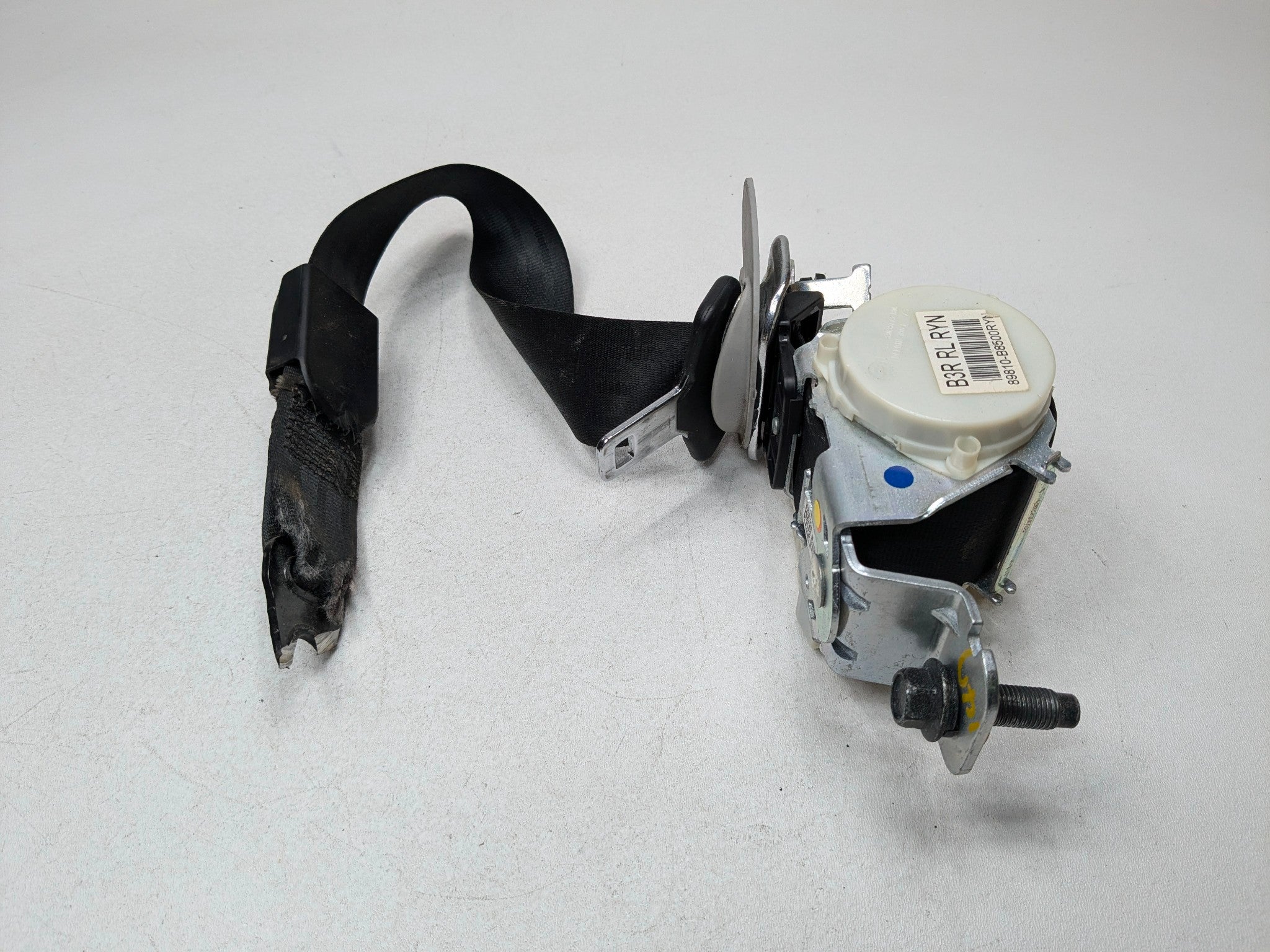 2013 - 2016 HYUNDAI SANTA FE OEM REAR LEFT SEAT BELT SEATBELT RETRACTOR