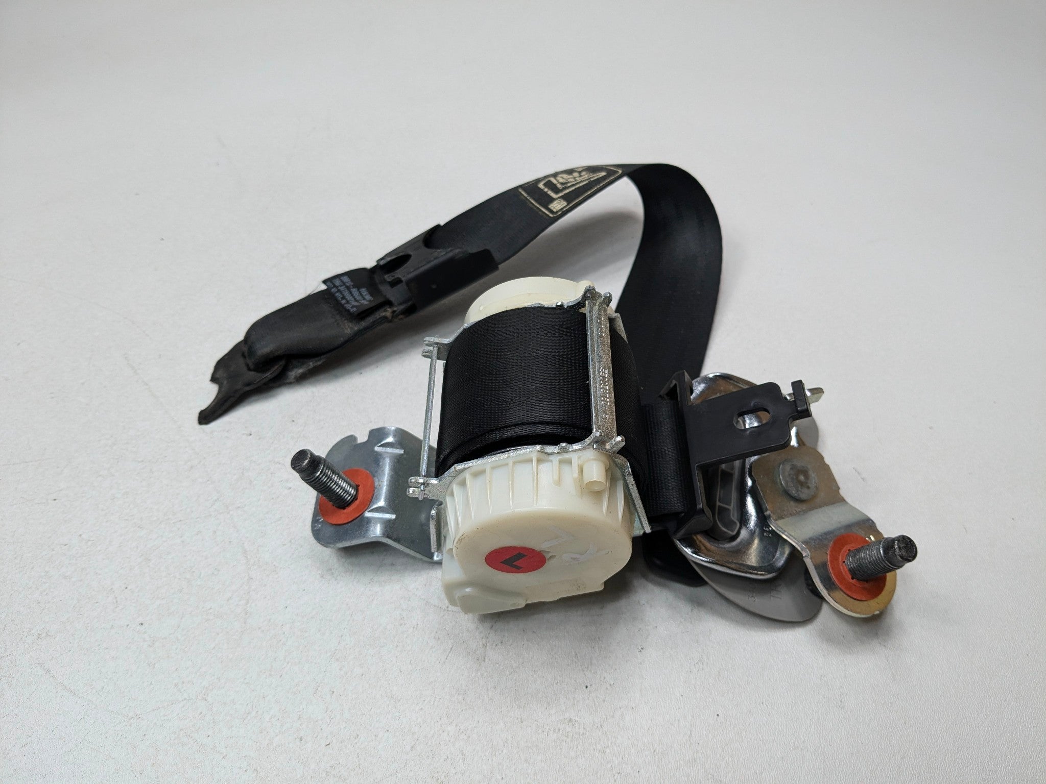 2013 - 2016 HYUNDAI SANTA FE OEM REAR LEFT SEAT BELT SEATBELT RETRACTOR