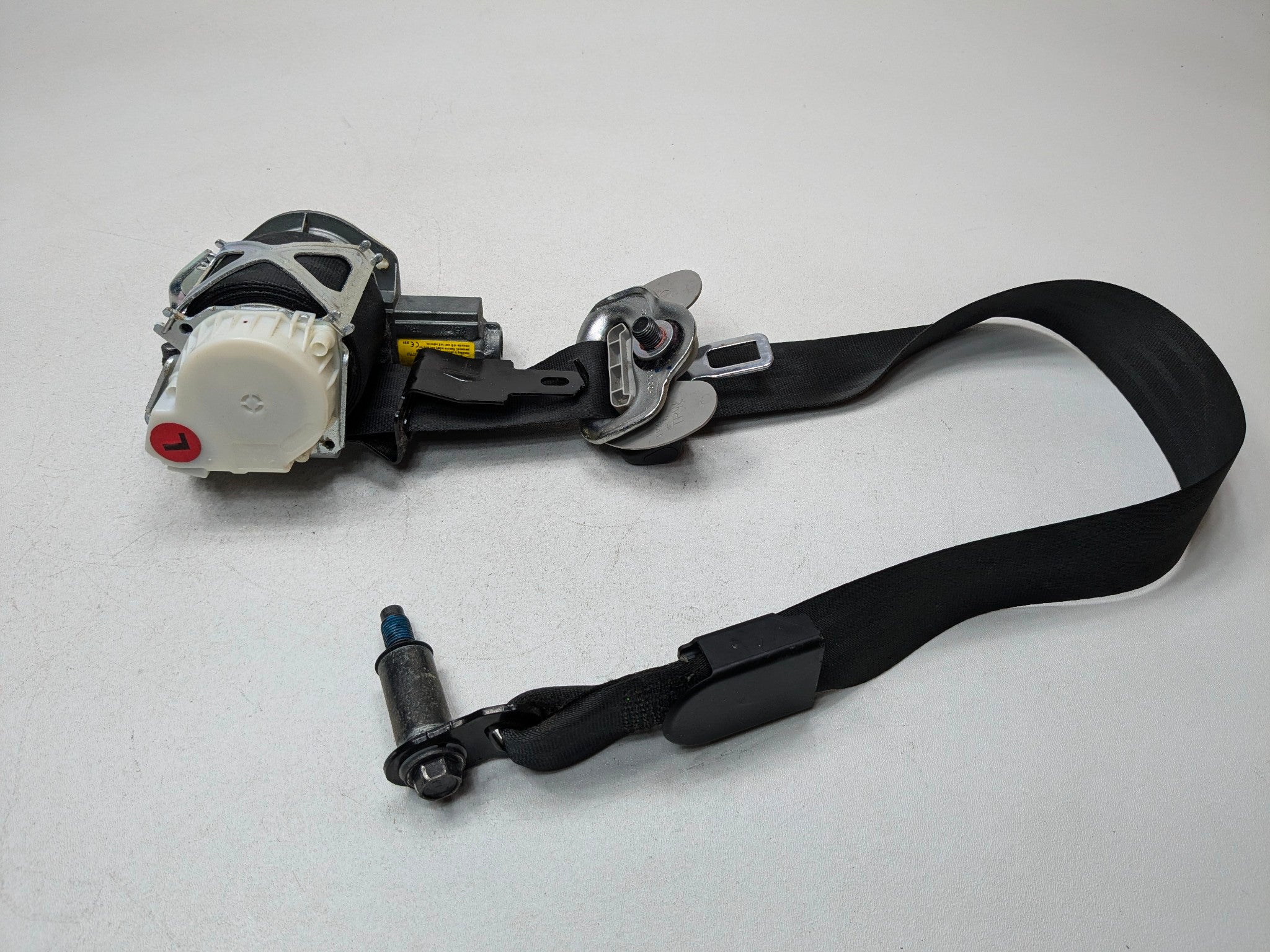 2013 - 2016 HYUNDAI SANTA FE OEM FRONT LEFT SEAT BELT SEATBELT RETRACTOR BLACK