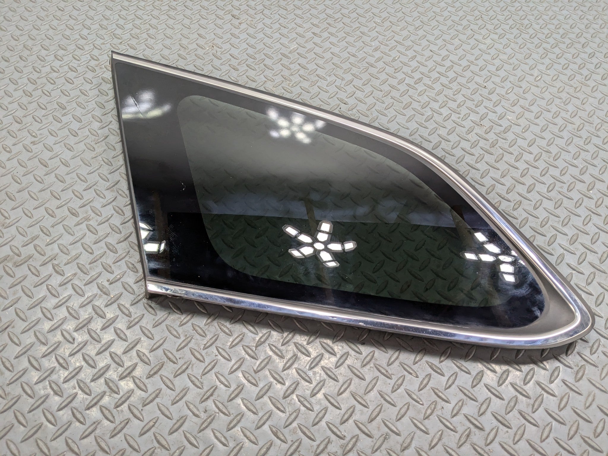 2013 - 2016 HYUNDAI SANTA FE OEM DOOR WINDOW QUARTER GLASS REAR LEFT DRIVER SIDE