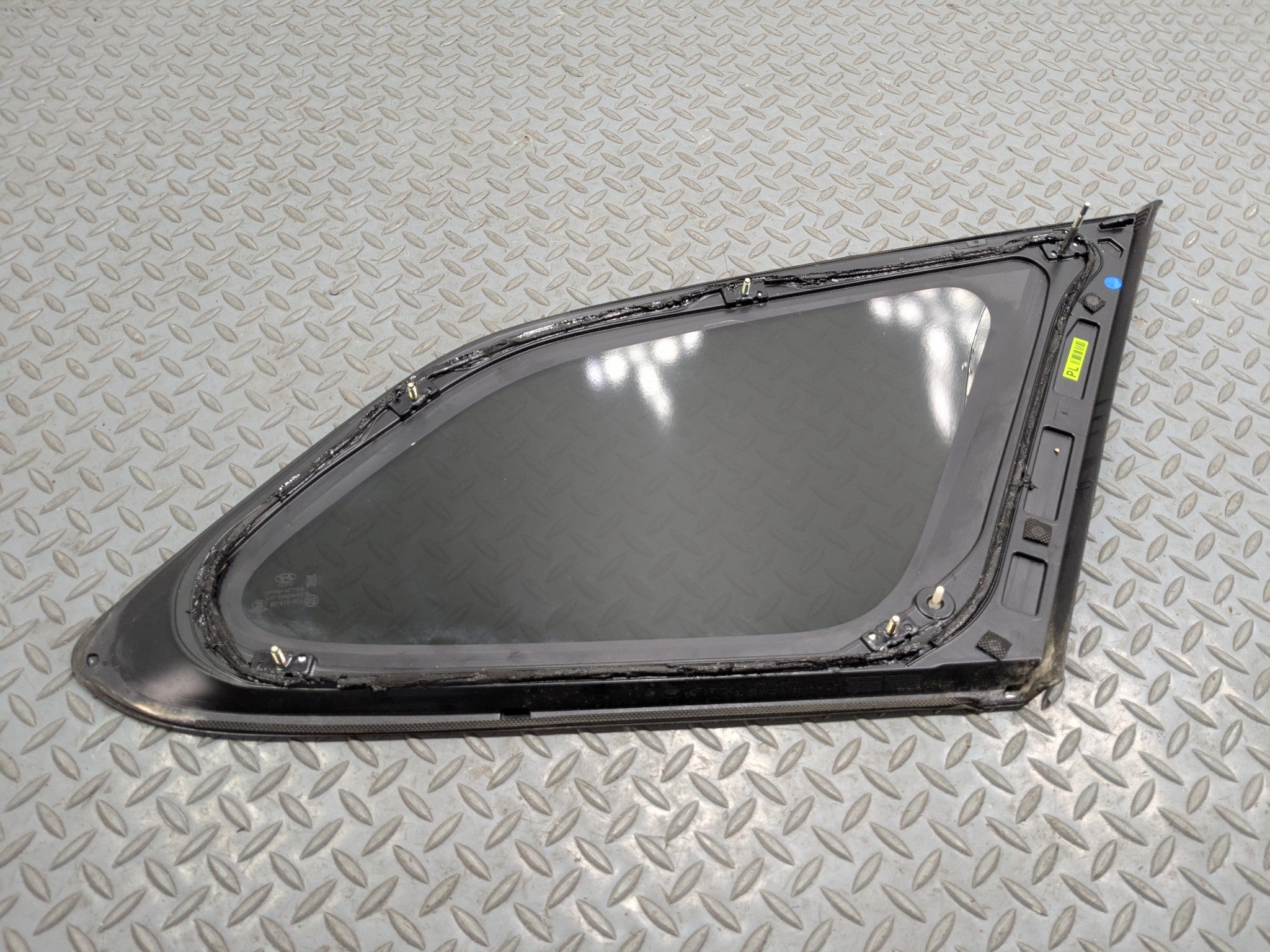 2013 - 2016 HYUNDAI SANTA FE OEM DOOR WINDOW QUARTER GLASS REAR LEFT DRIVER SIDE