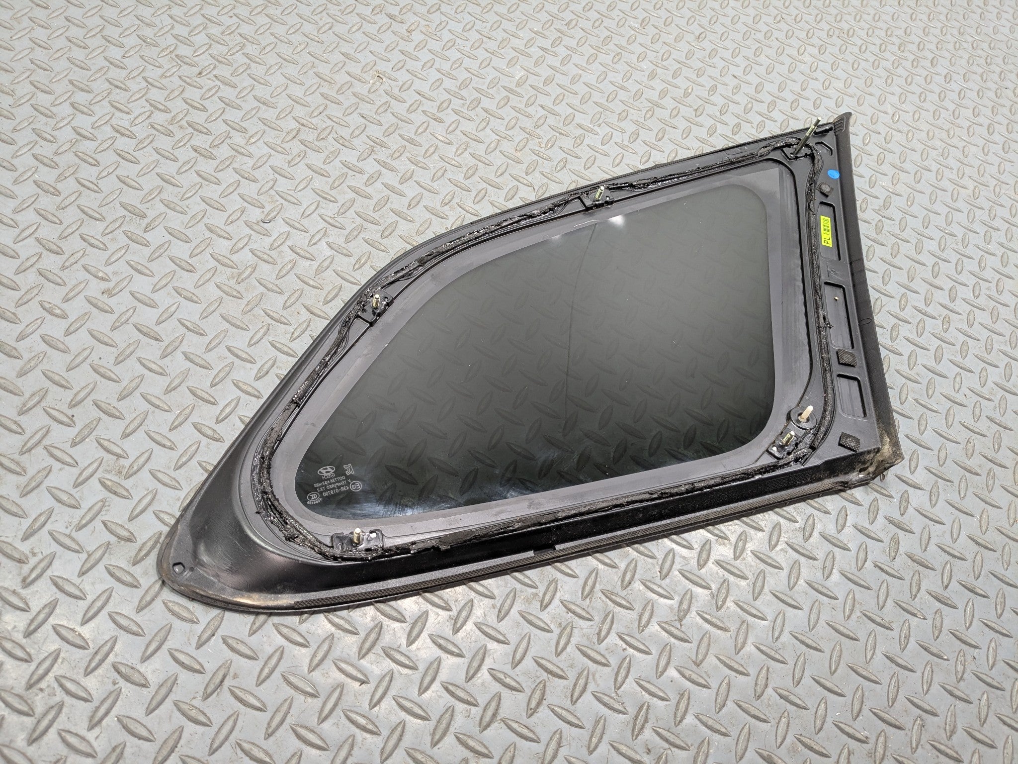 2013 - 2016 HYUNDAI SANTA FE OEM DOOR WINDOW QUARTER GLASS REAR LEFT DRIVER SIDE