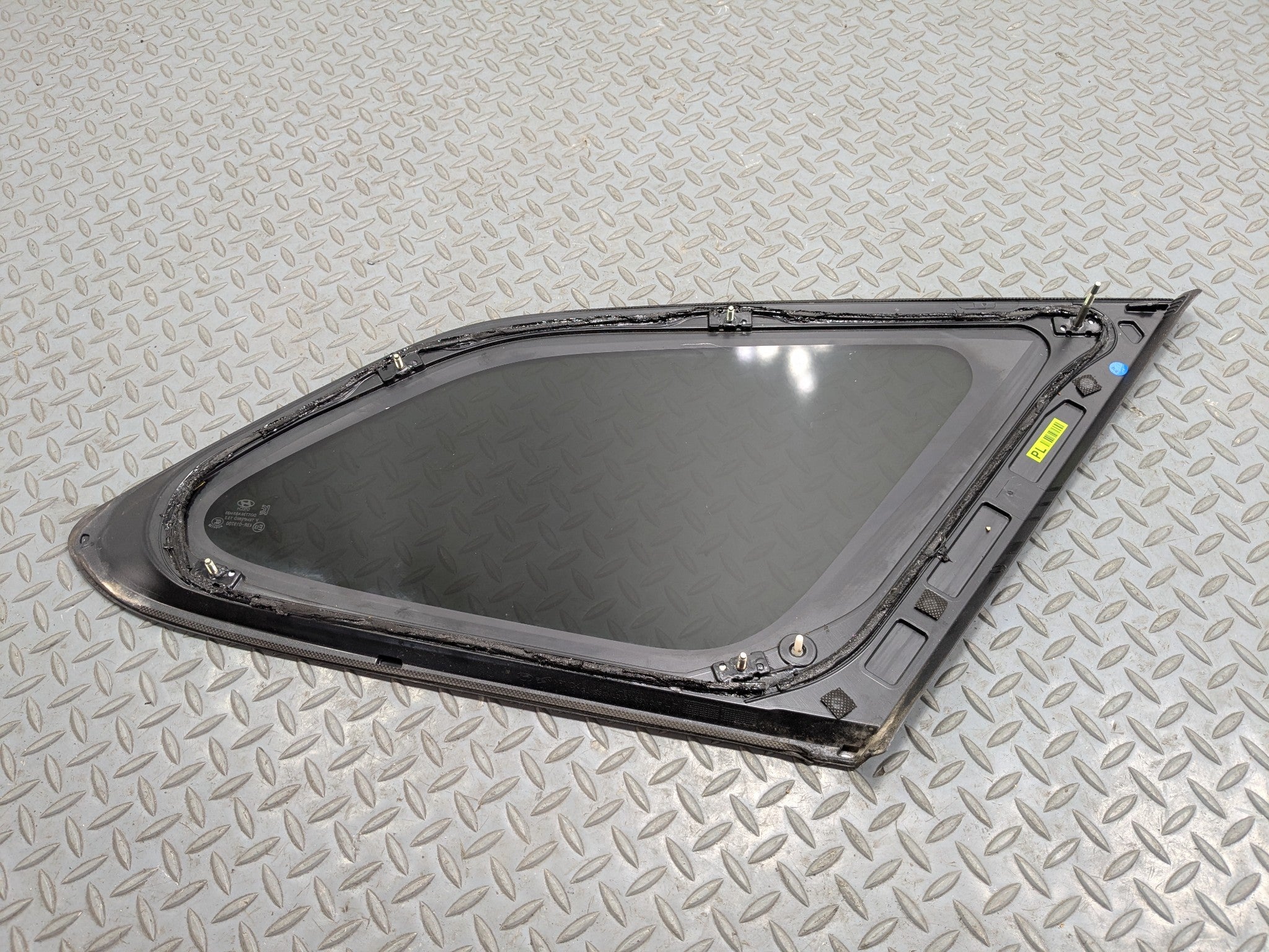 2013 - 2016 HYUNDAI SANTA FE OEM DOOR WINDOW QUARTER GLASS REAR LEFT DRIVER SIDE