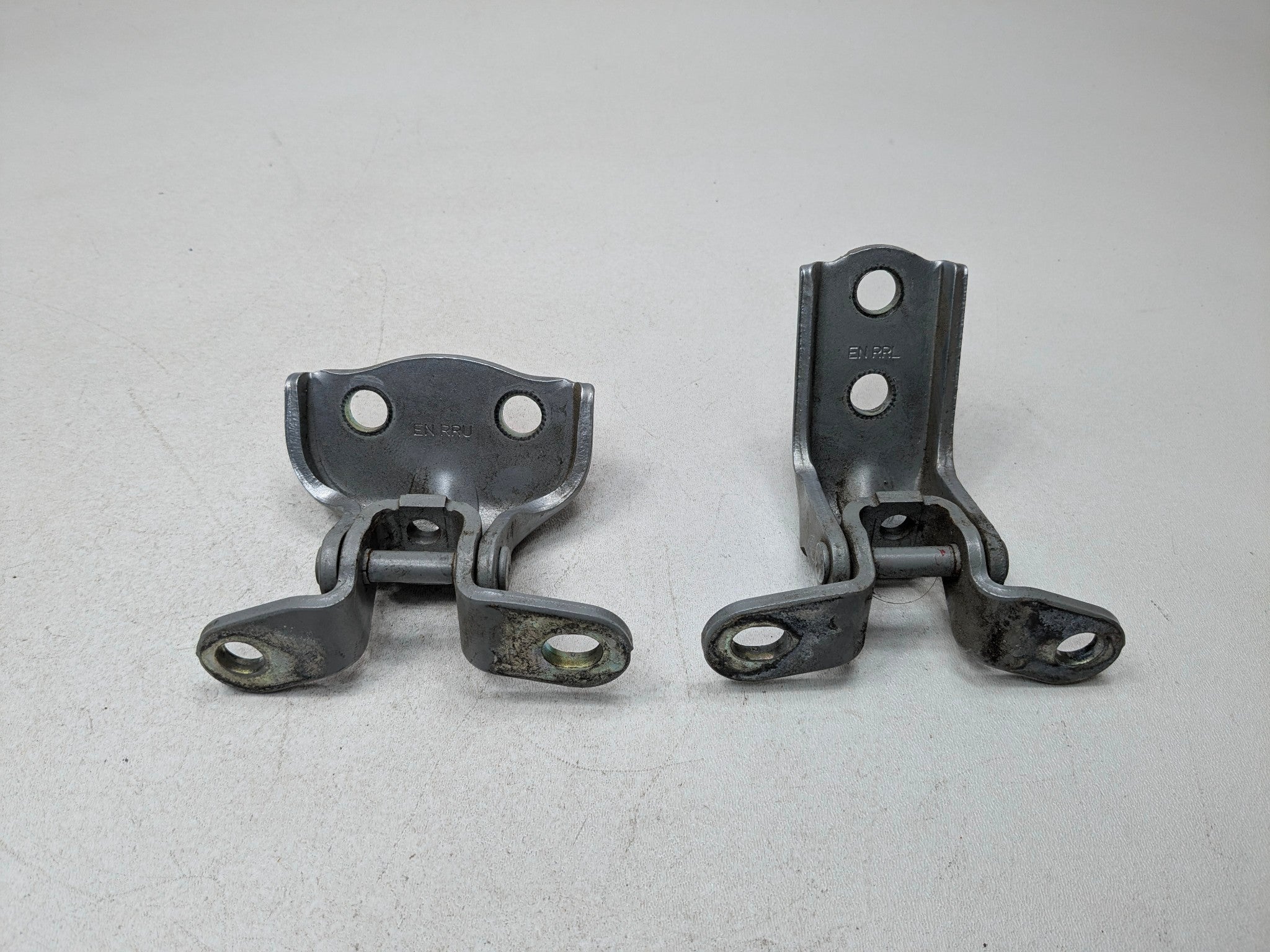 2013 - 2016 HYUNDAI SANTA FE OEM DOOR HINGES SET REAR RIGHT UPPER AND LOWER