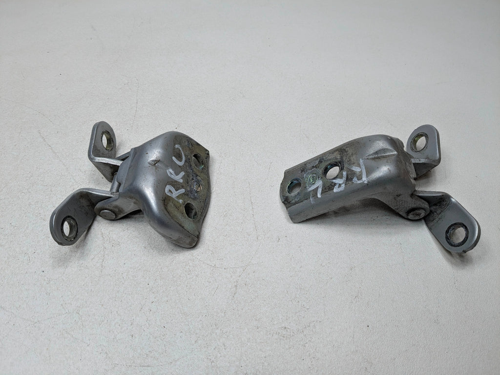 2013 - 2016 HYUNDAI SANTA FE OEM DOOR HINGES SET REAR RIGHT UPPER AND LOWER
