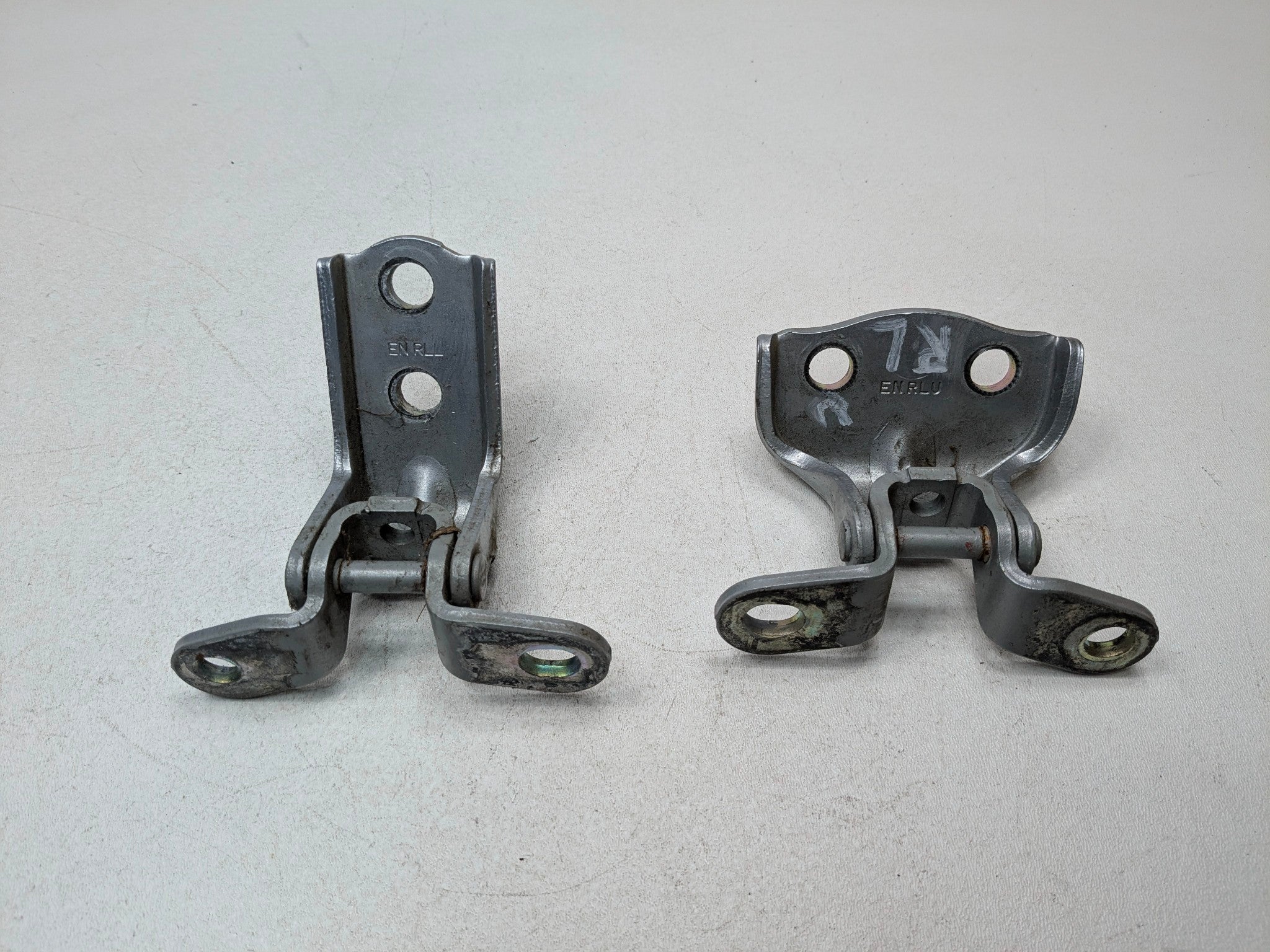 2013 - 2016 HYUNDAI SANTA FE OEM DOOR HINGES SET REAR LEFT UPPER AND LOWER